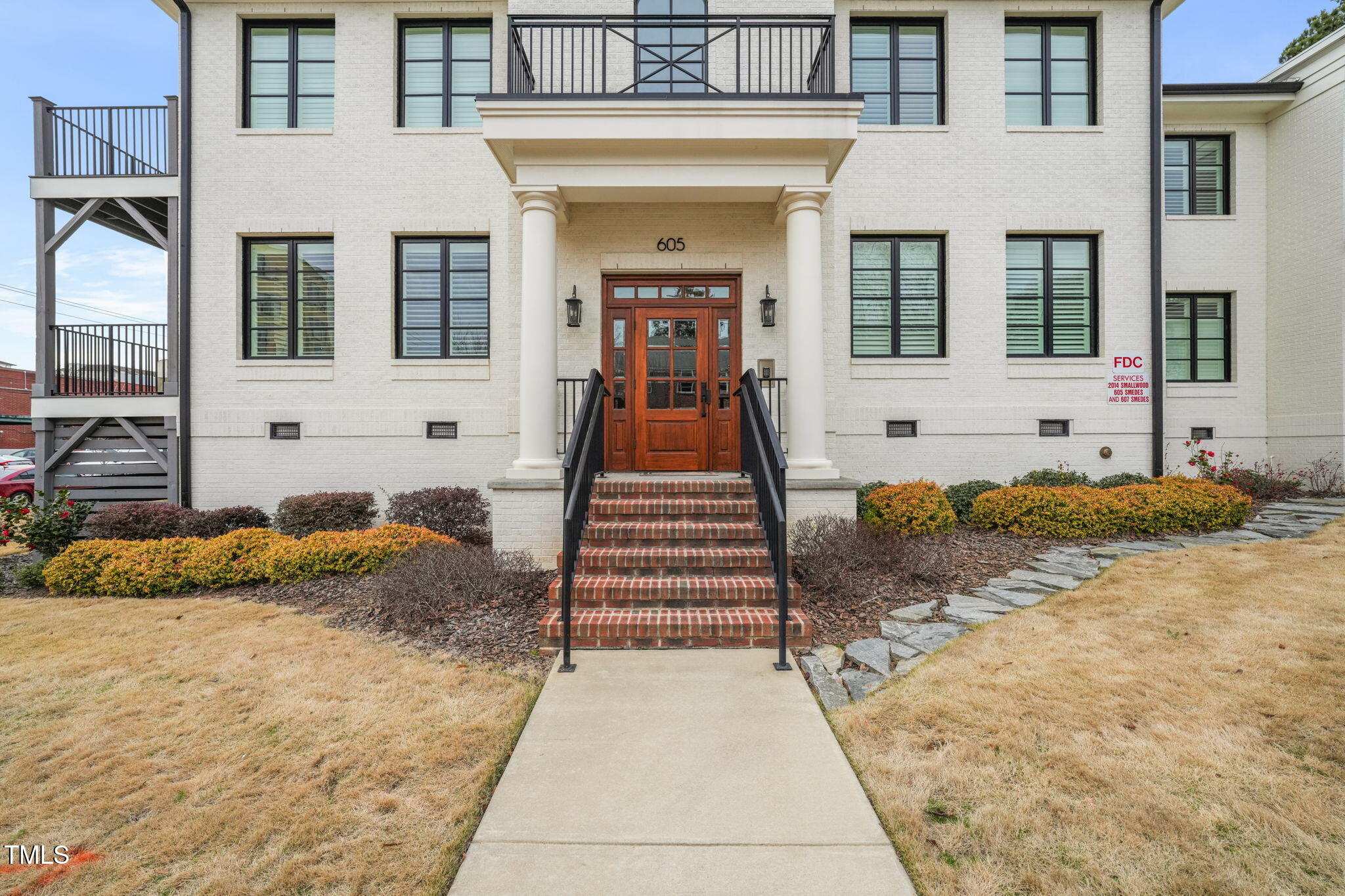 605 Smedes Place A
