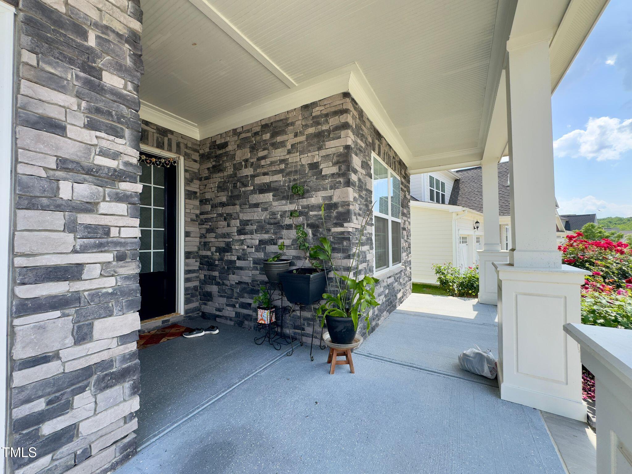 2123 Leo Drive