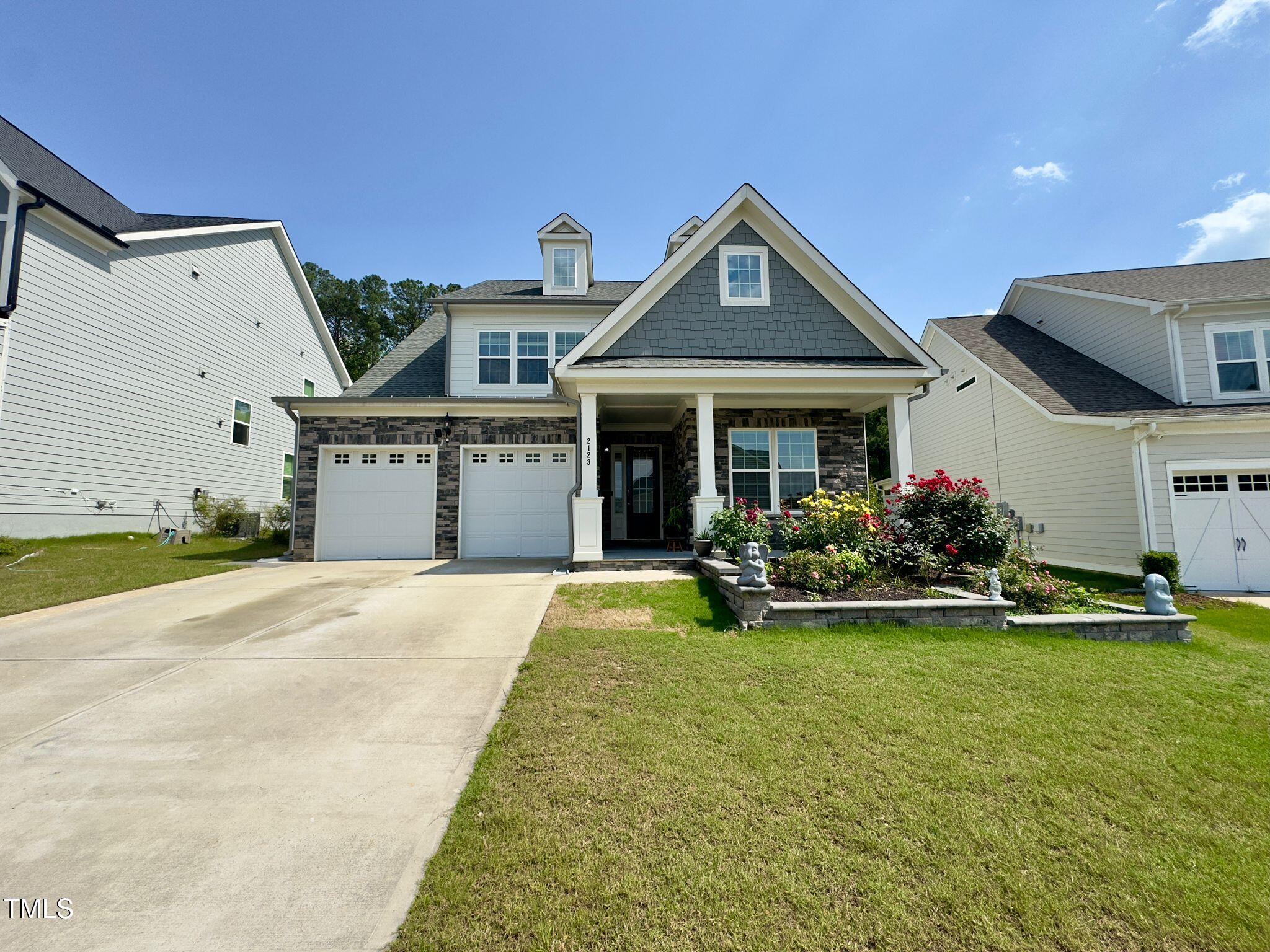 2123 Leo Drive