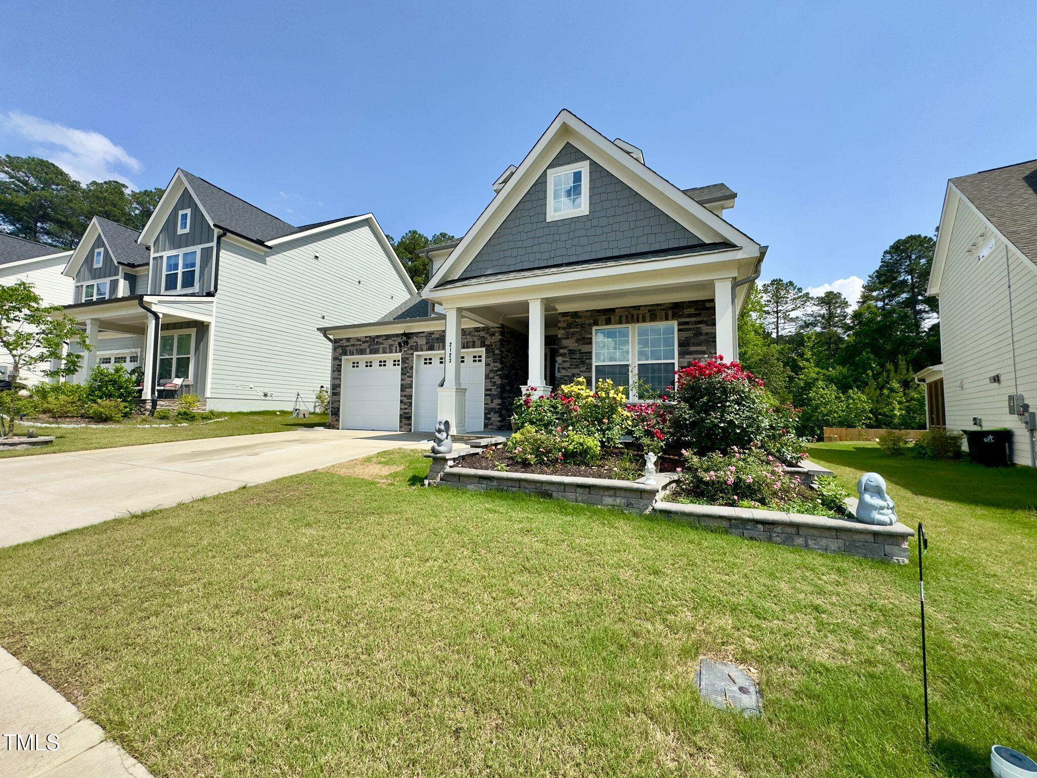 2123 Leo Drive