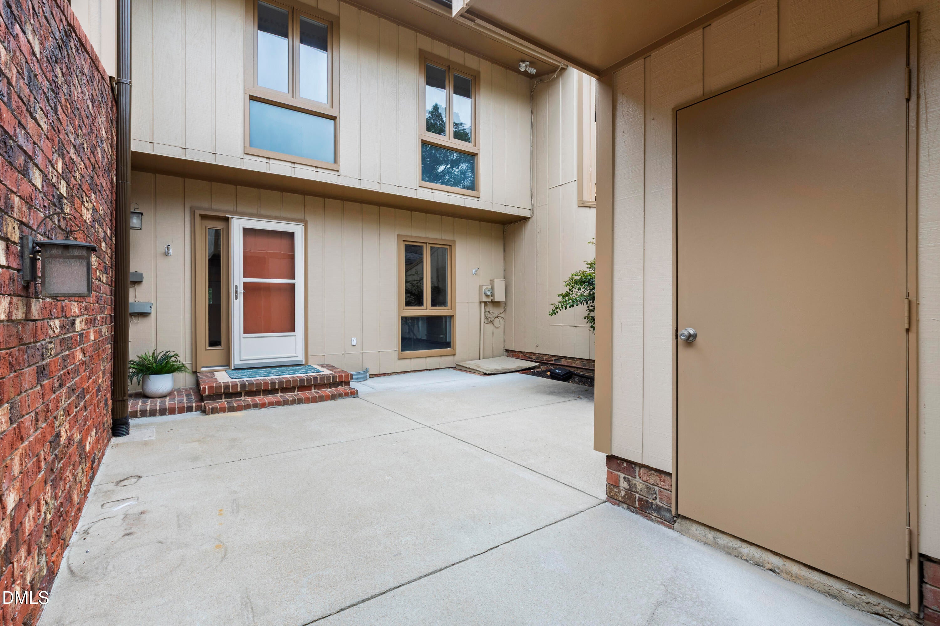 204 Tweed Circle