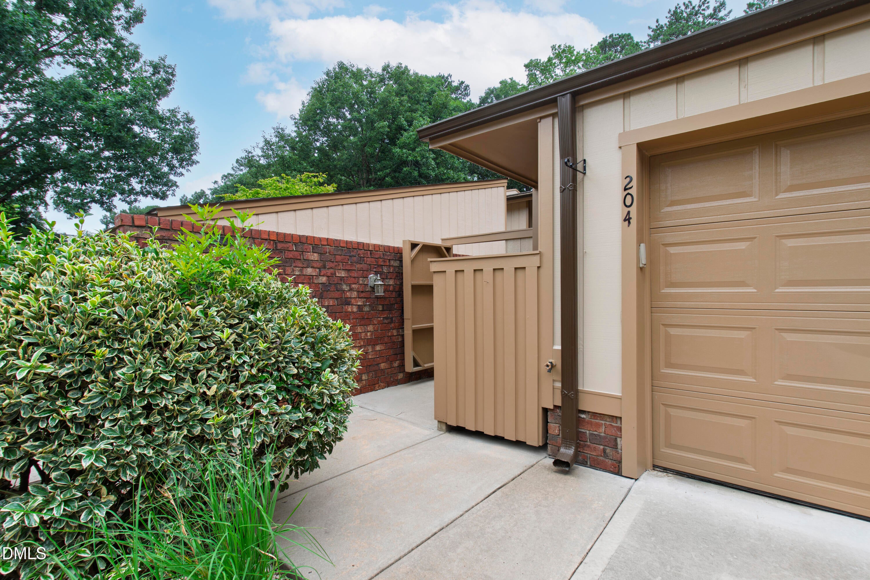 204 Tweed Circle