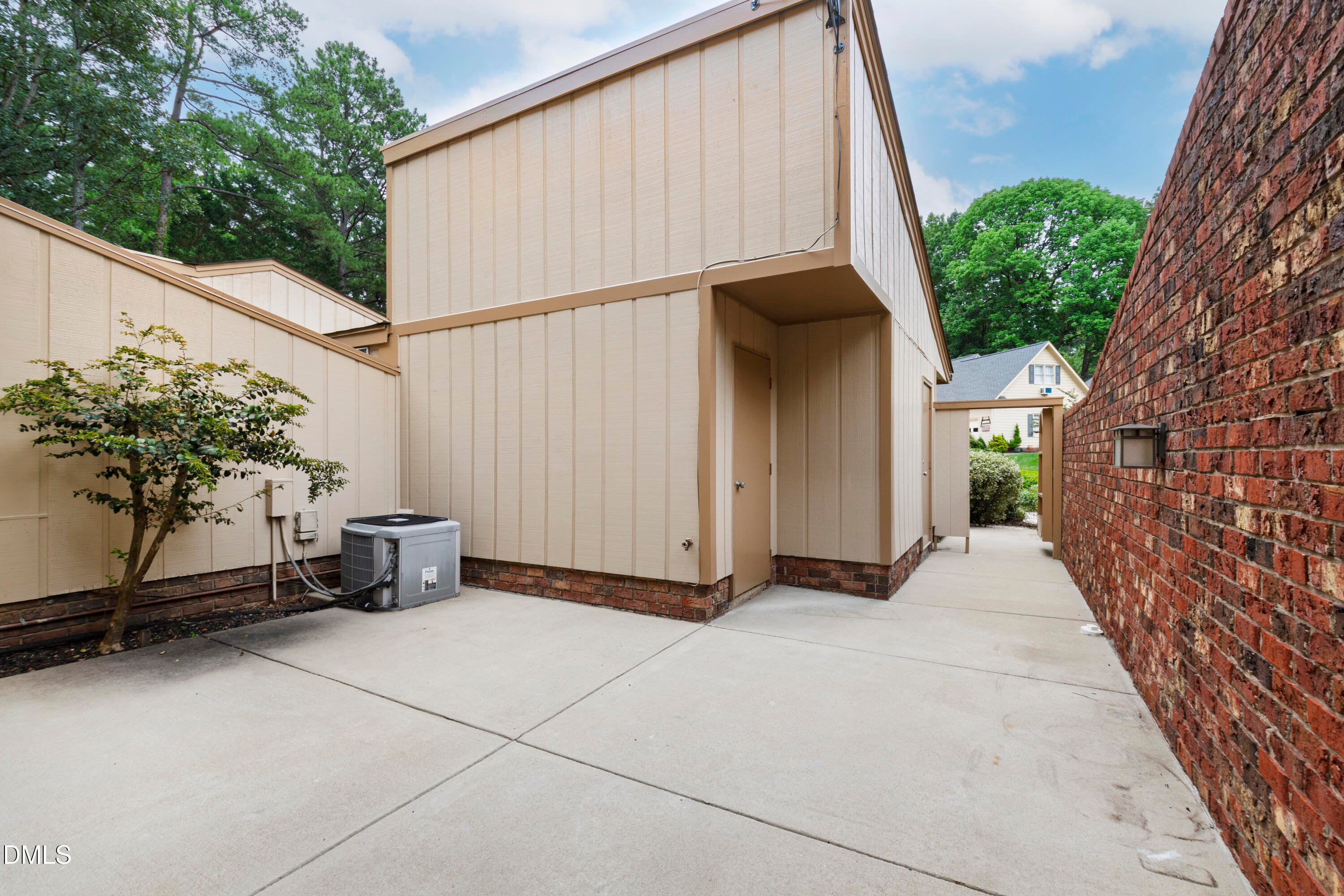 204 Tweed Circle