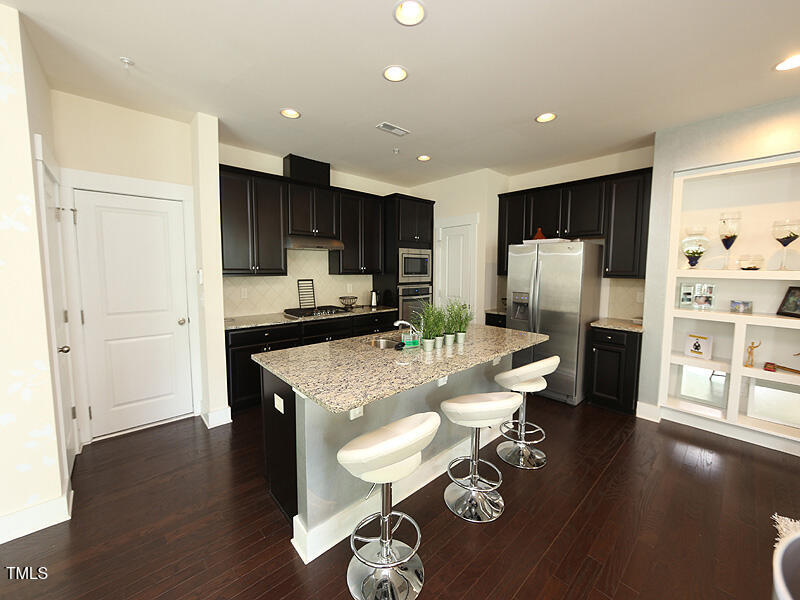 9103 Triana Market Walk Walk