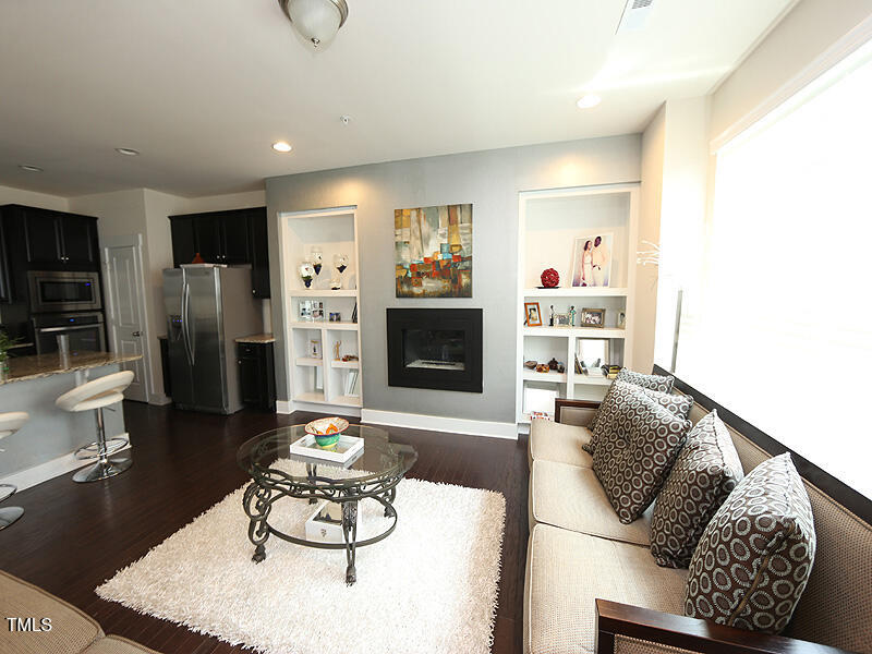 9103 Triana Market Walk Walk