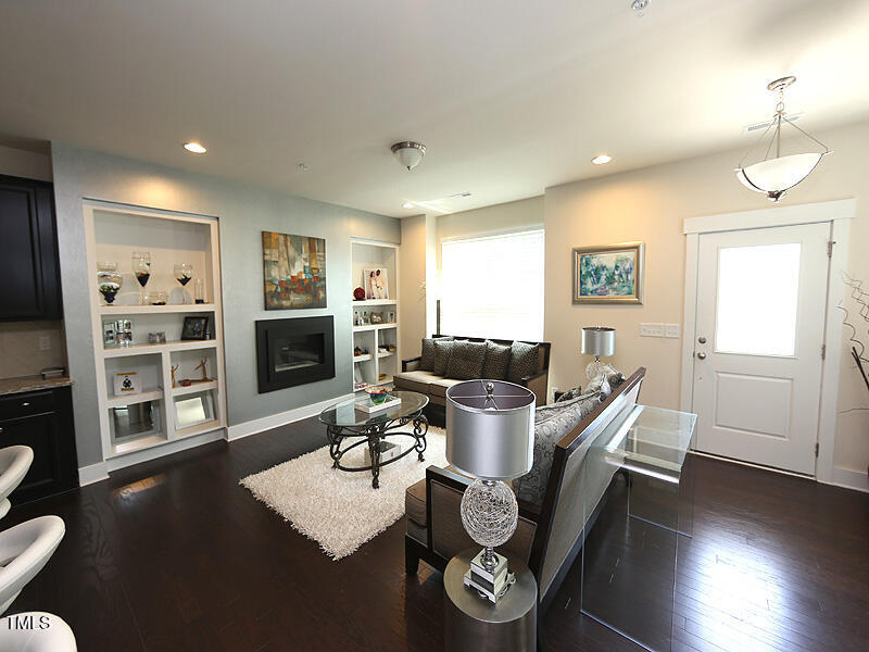 9103 Triana Market Walk Walk