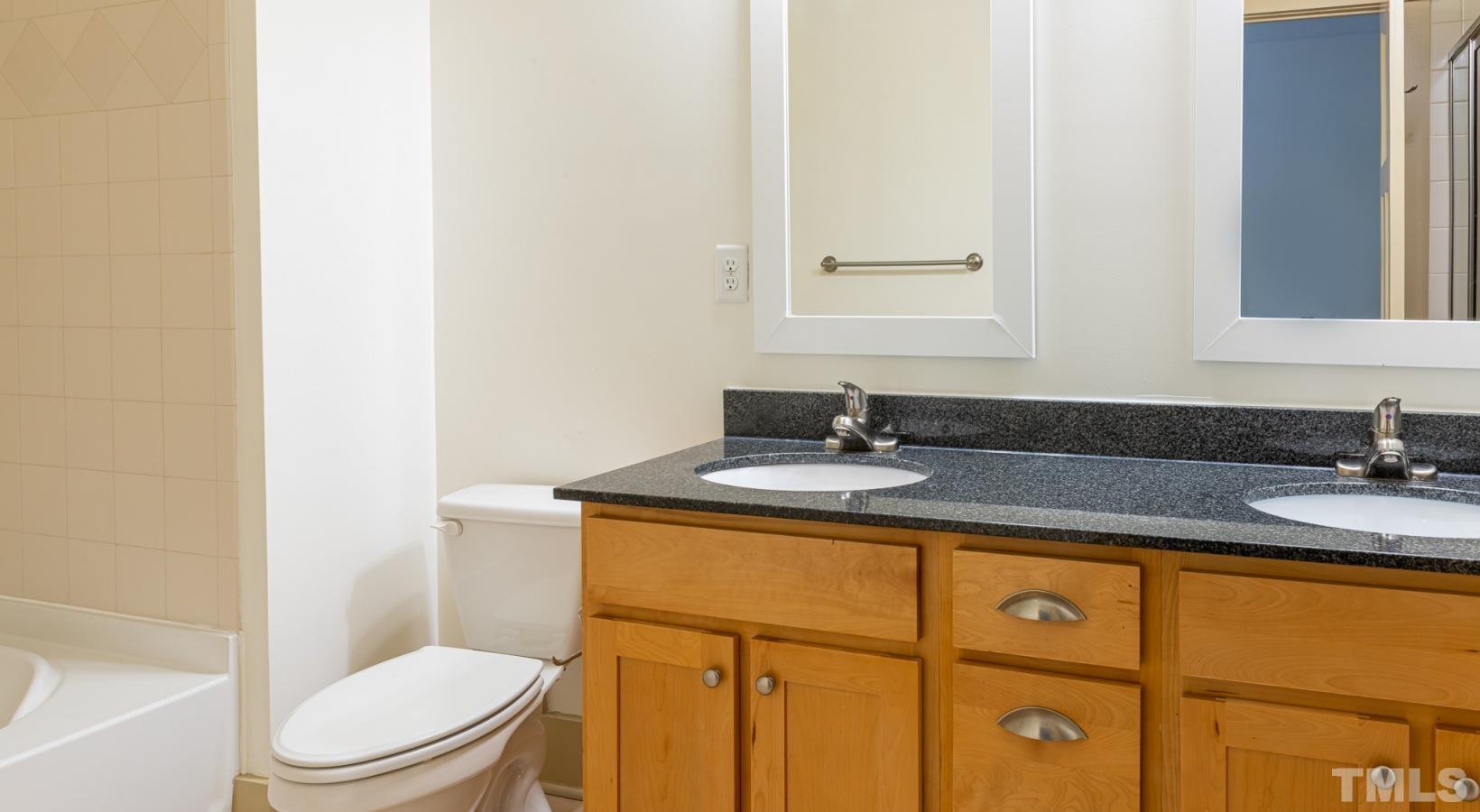 Chapel Hill, North Carolina 27516, United States, 2 Bedrooms Bedrooms, ,3 BathroomsBathrooms,Residential,Active,43622