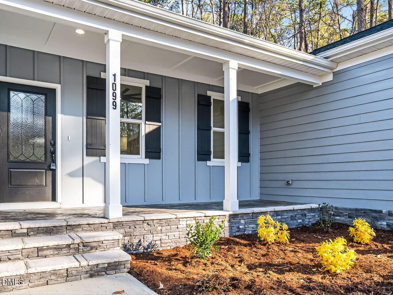 1099 Woodridge Trail