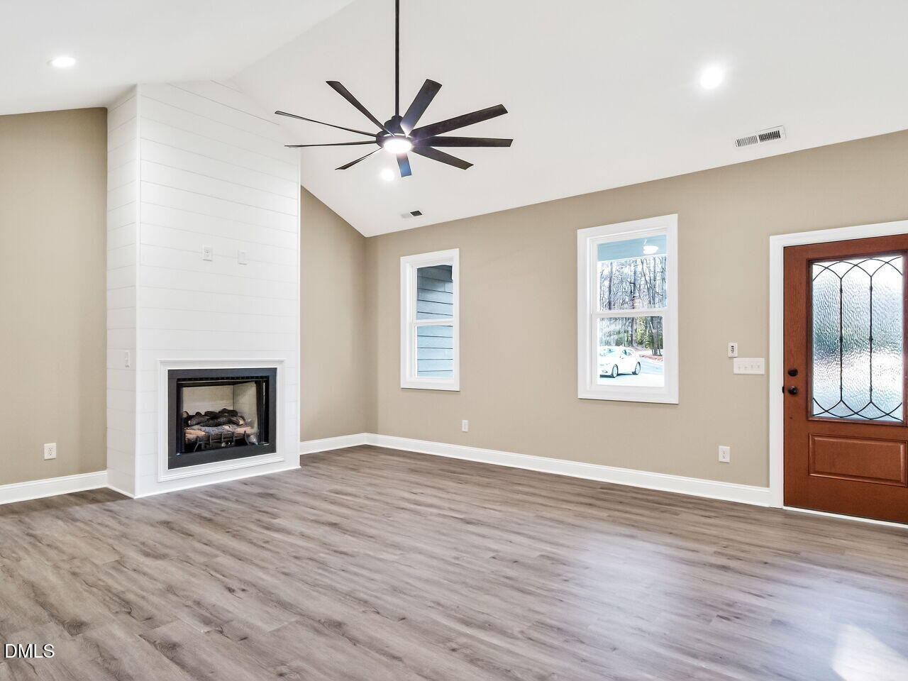 1099 Woodridge Trail