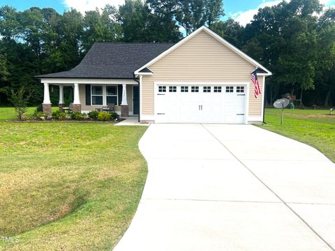 Single Family Residence in Four Oaks NC 157 Sandcastle Lane.jpg