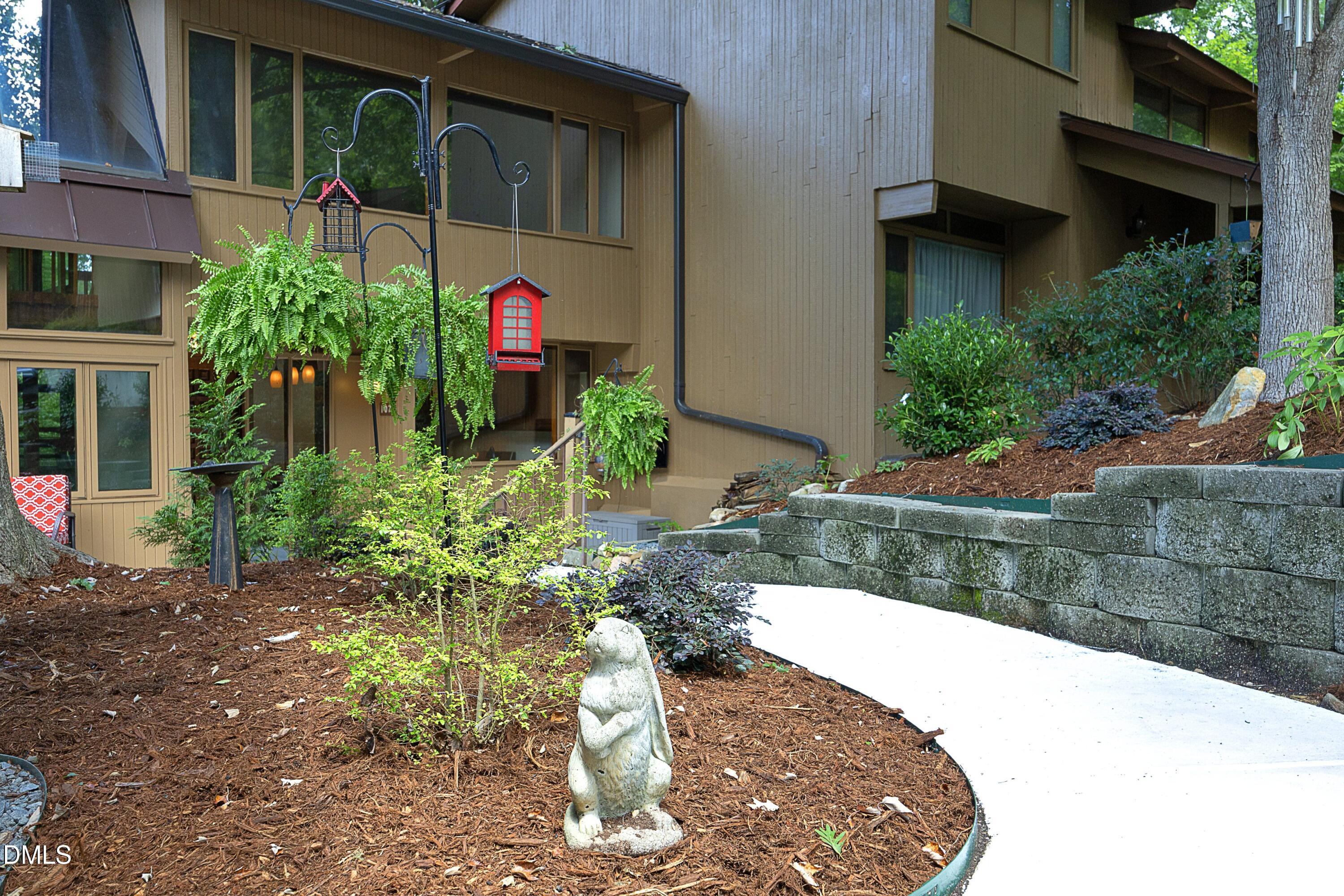 102 Arbutus Place