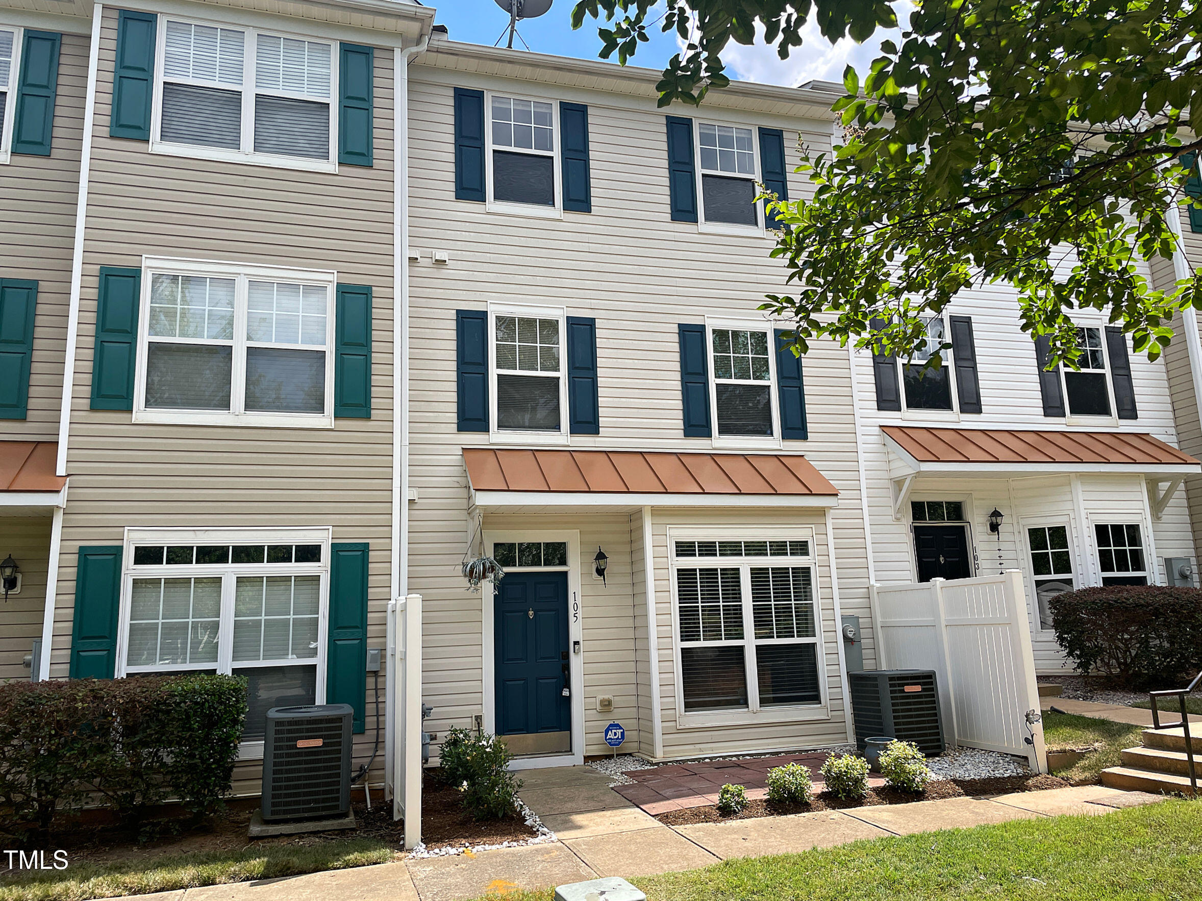 2221 Valley Edge Drive 105