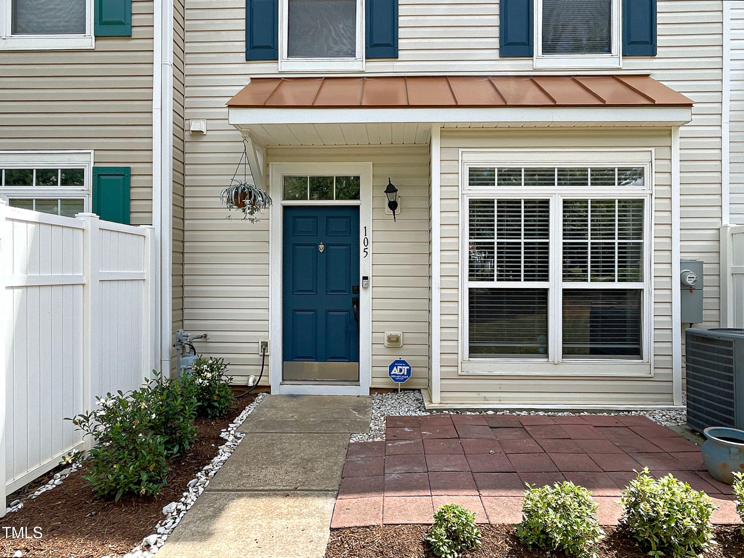 2221 Valley Edge Drive 105