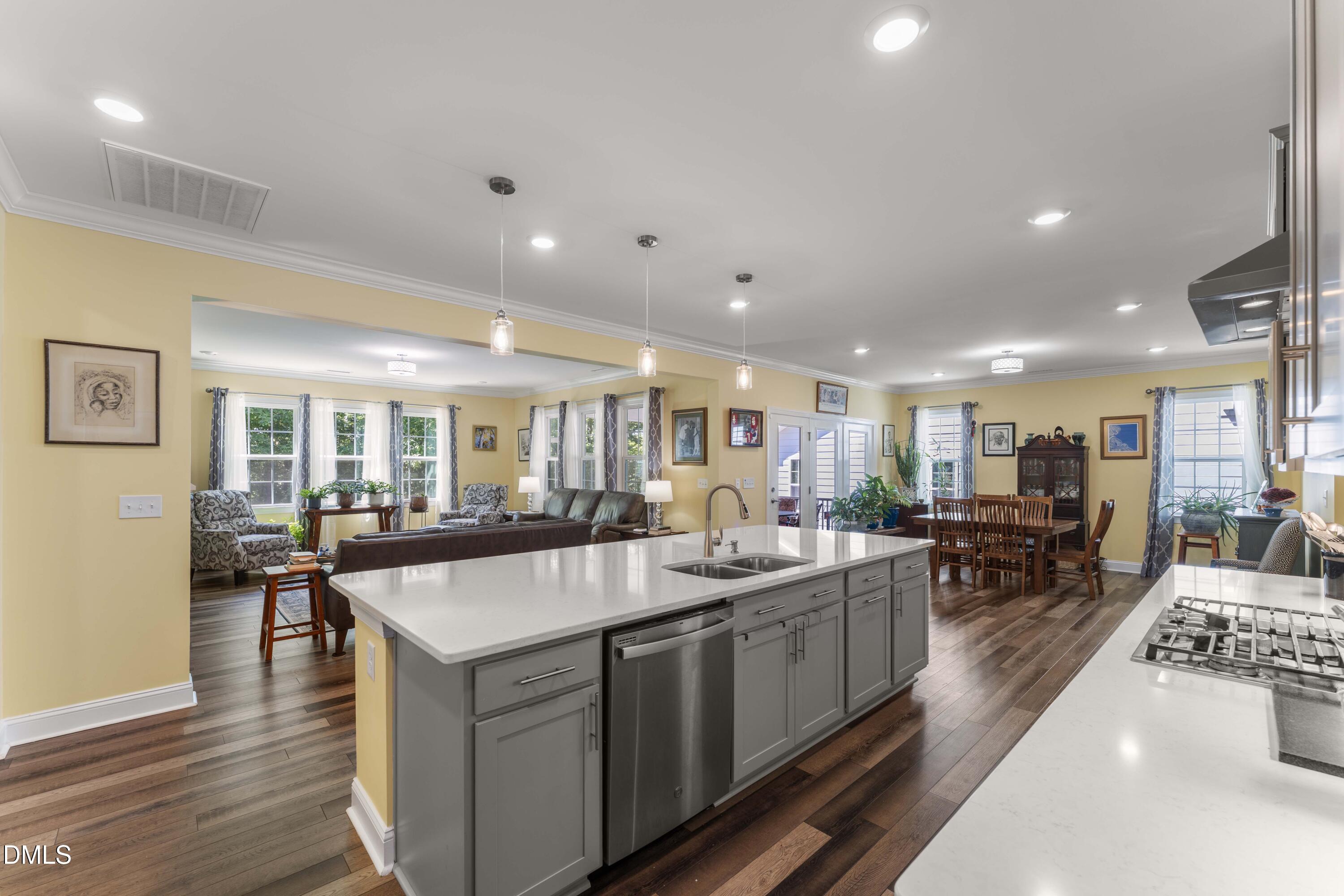 150 English Violet Lane