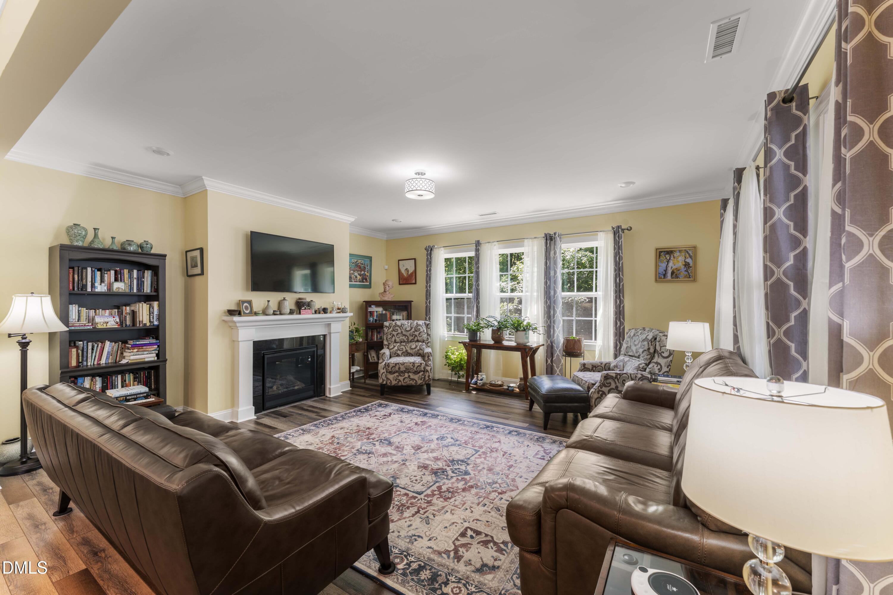 150 English Violet Lane