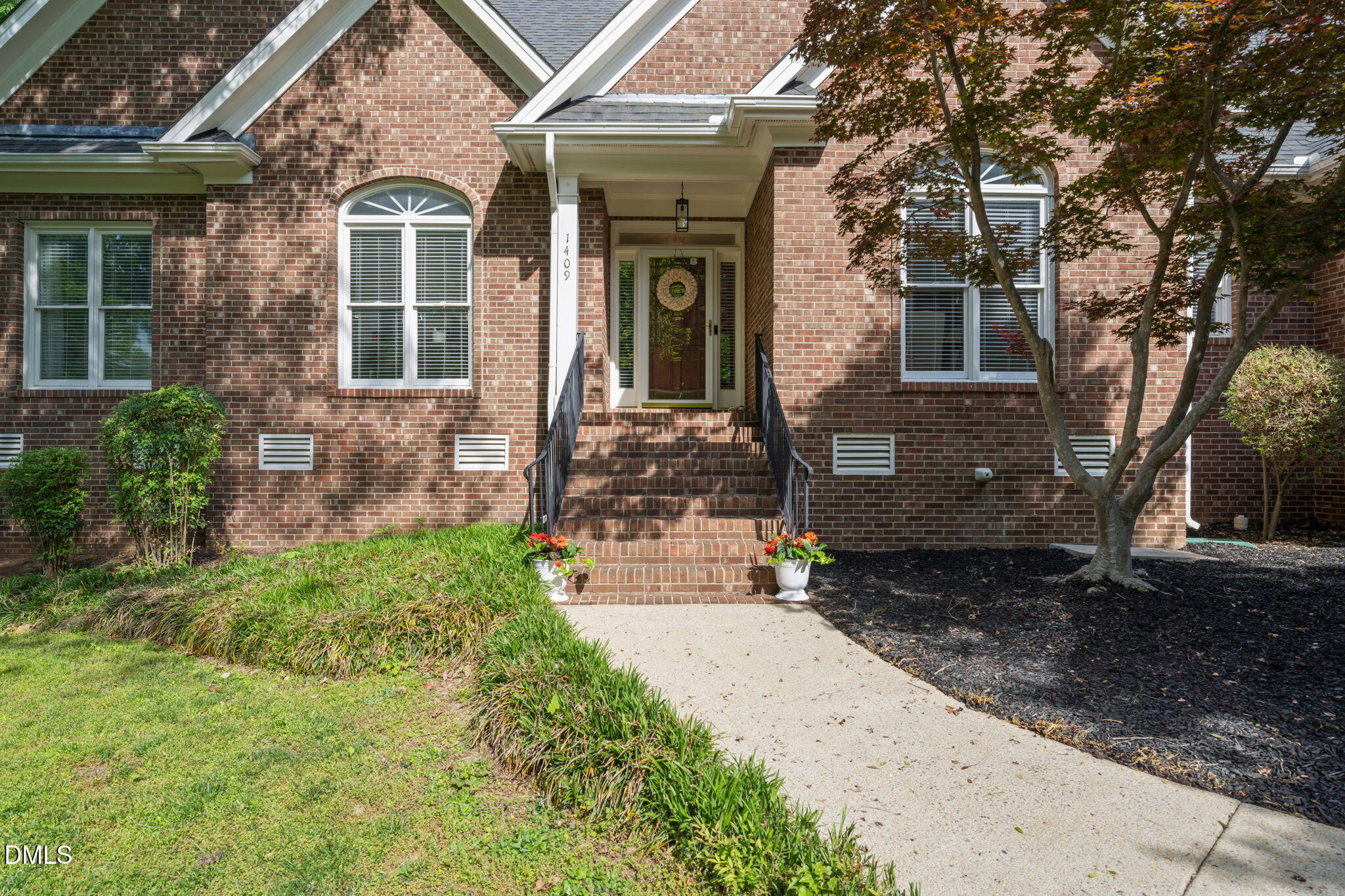 1409 Kings Branch Way