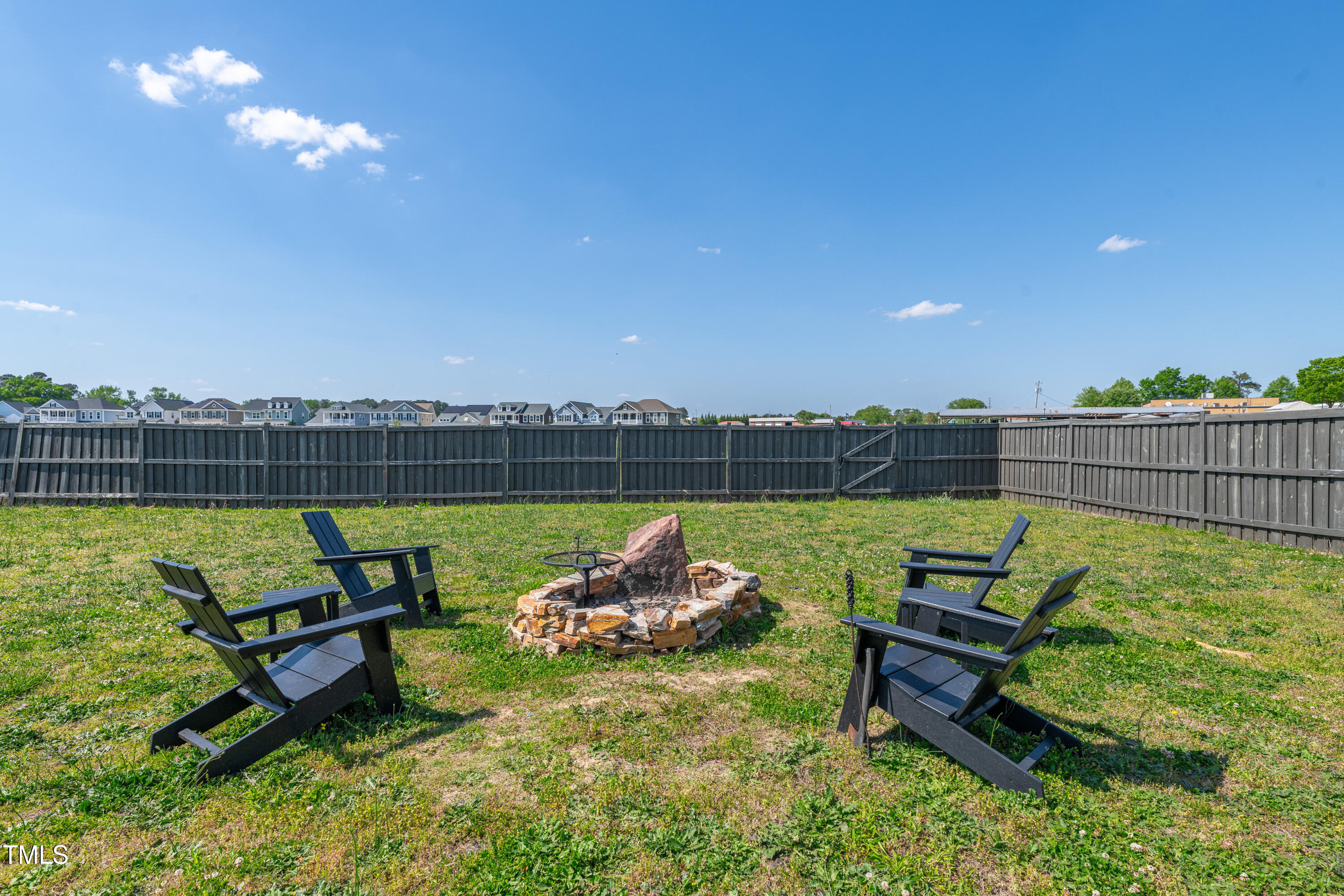 147 E Wellesley Drive