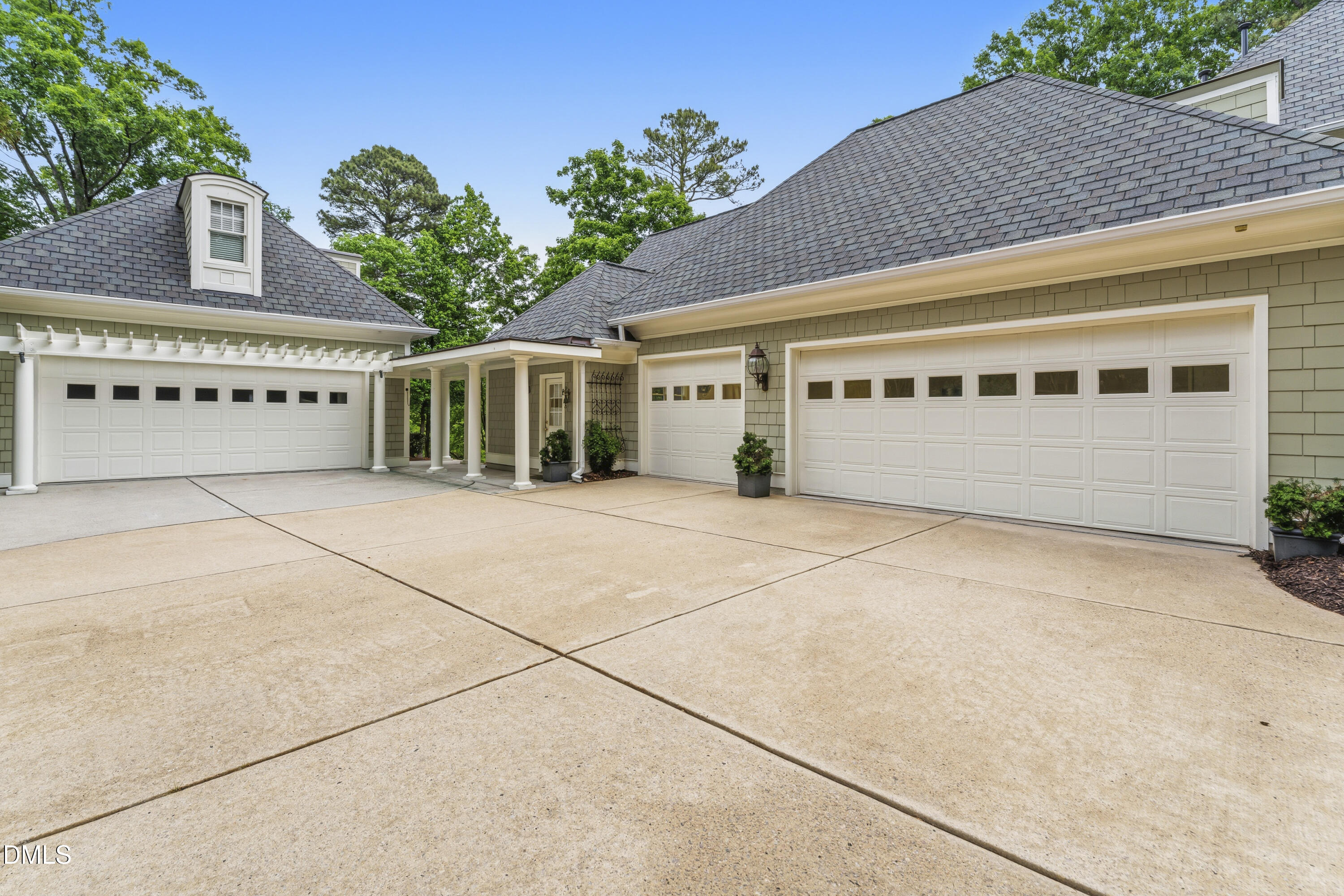 303 Pond Bluff Way
