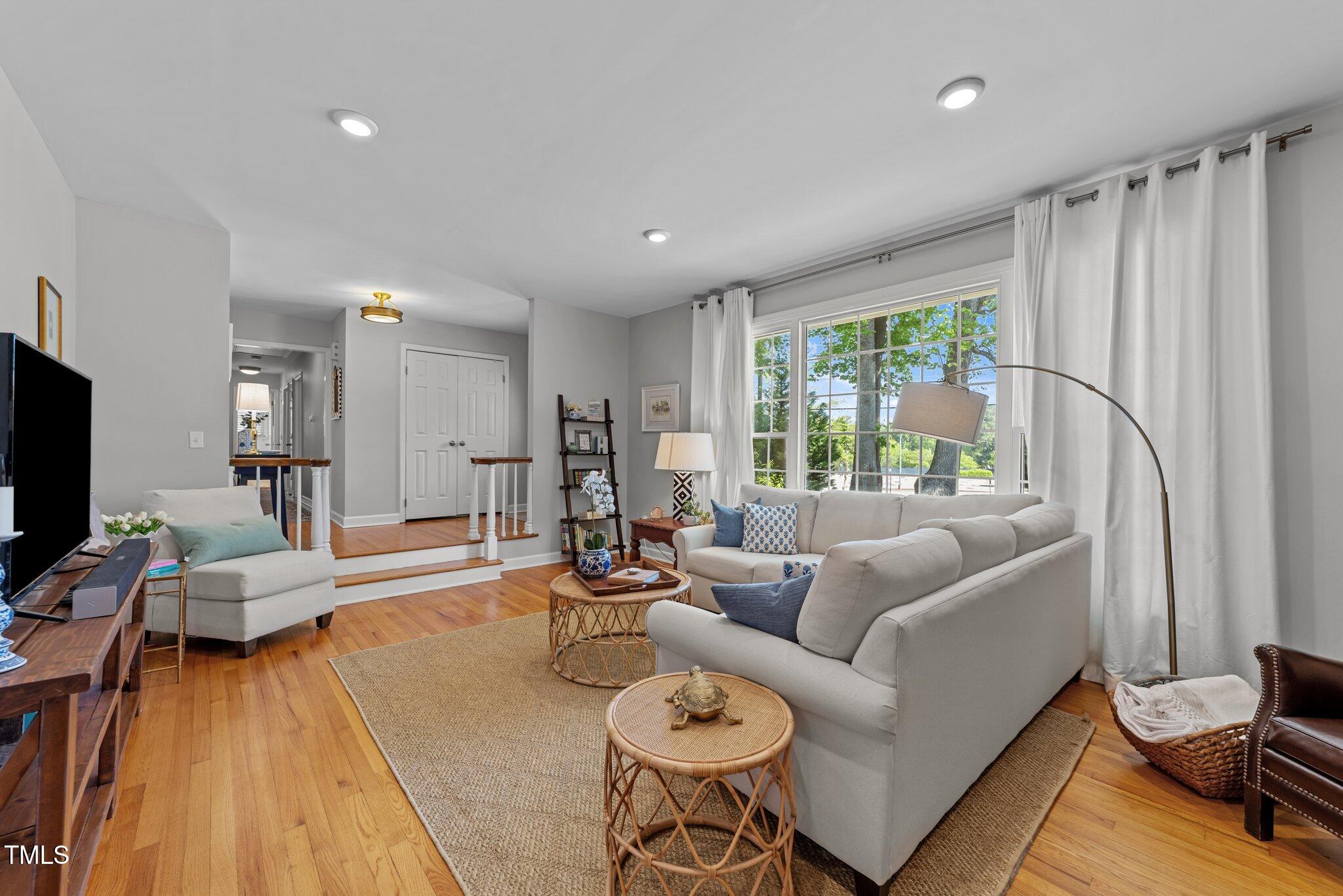 305 Clarendon Crescent