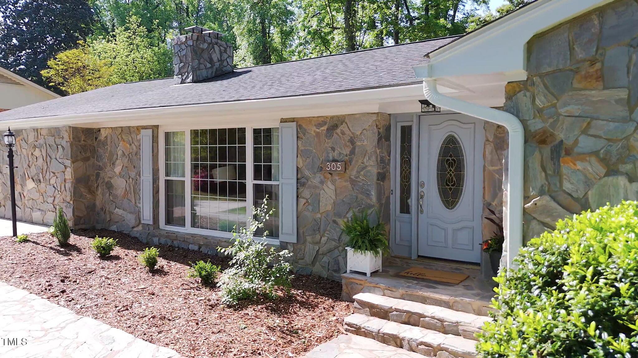 305 Clarendon Crescent