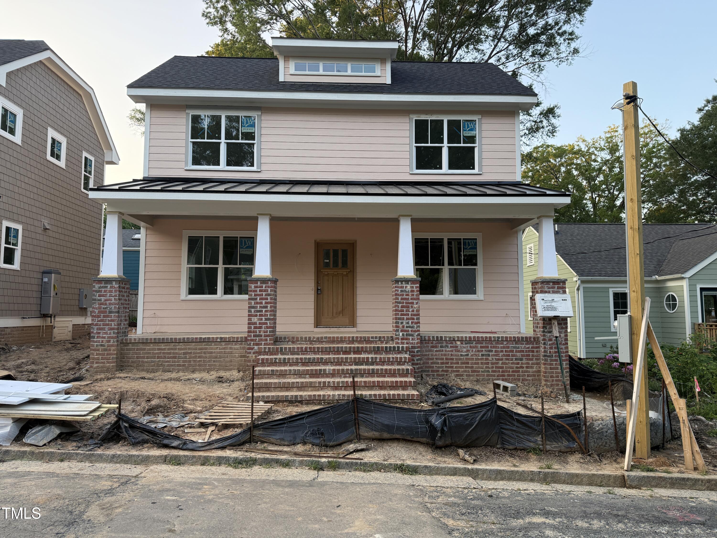 Durham, North Carolina 27705, United States, 2 Bedrooms Bedrooms, ,3 BathroomsBathrooms,Residential,Pending,166320