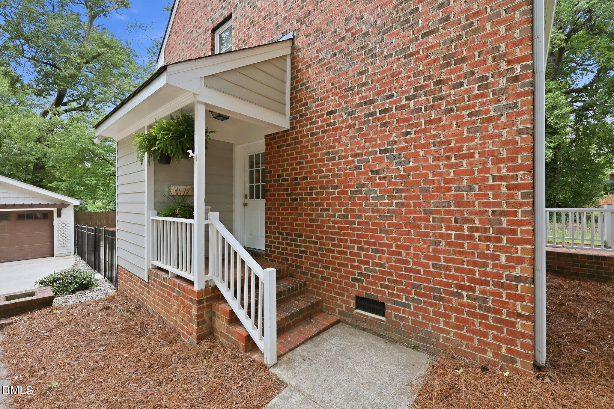 501 N Woodrow Street