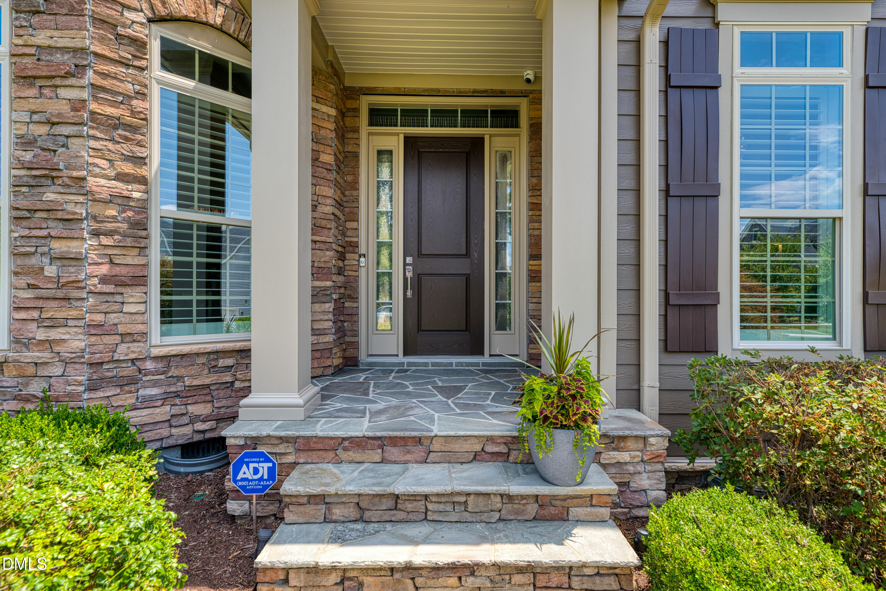2817 Flora Oaks Way