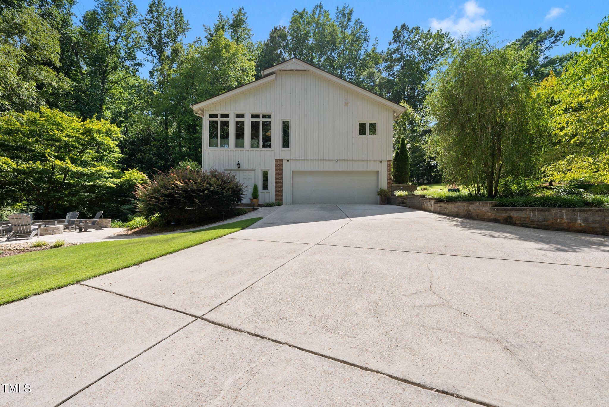 904 Willow Run South Drive