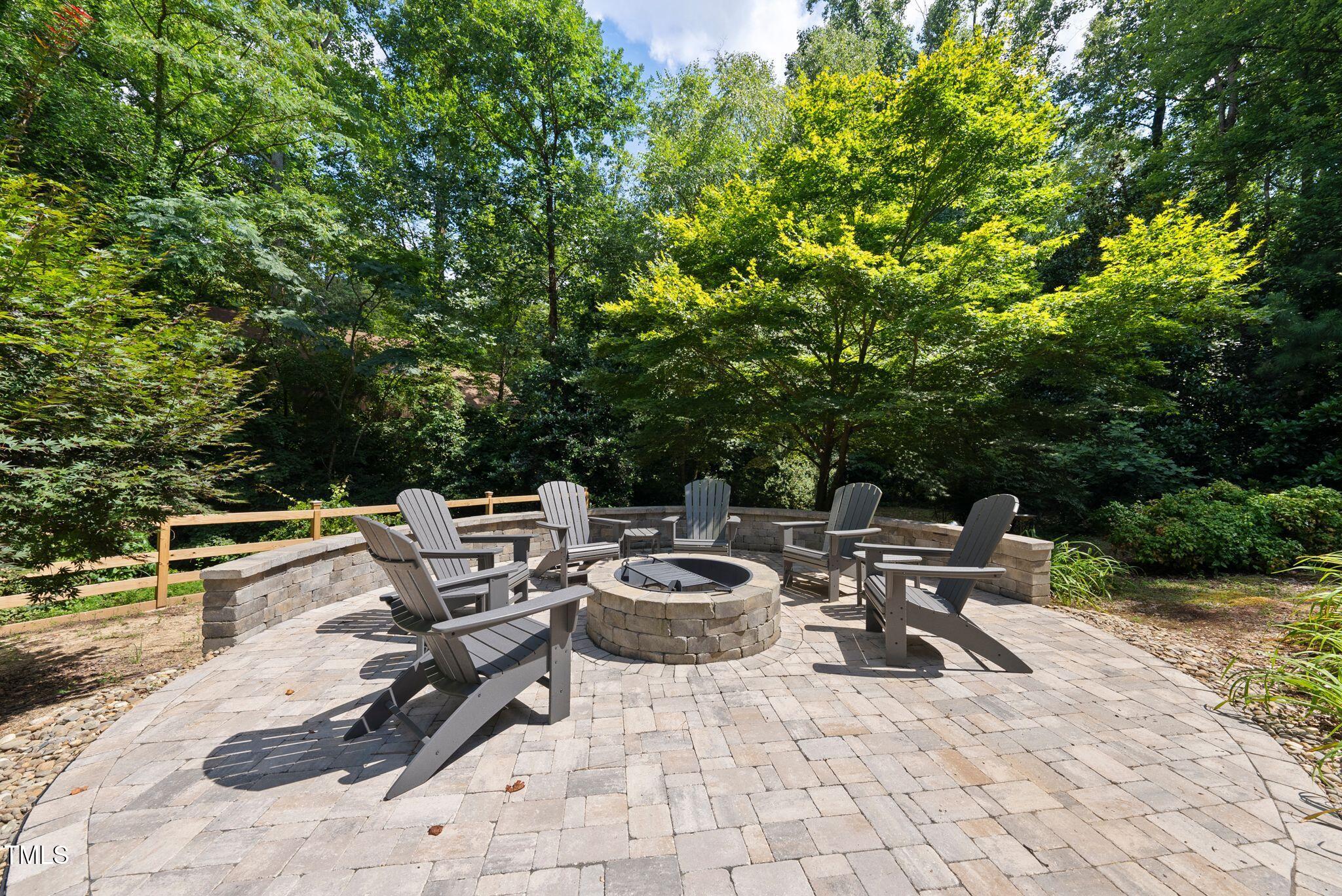 904 Willow Run South Drive