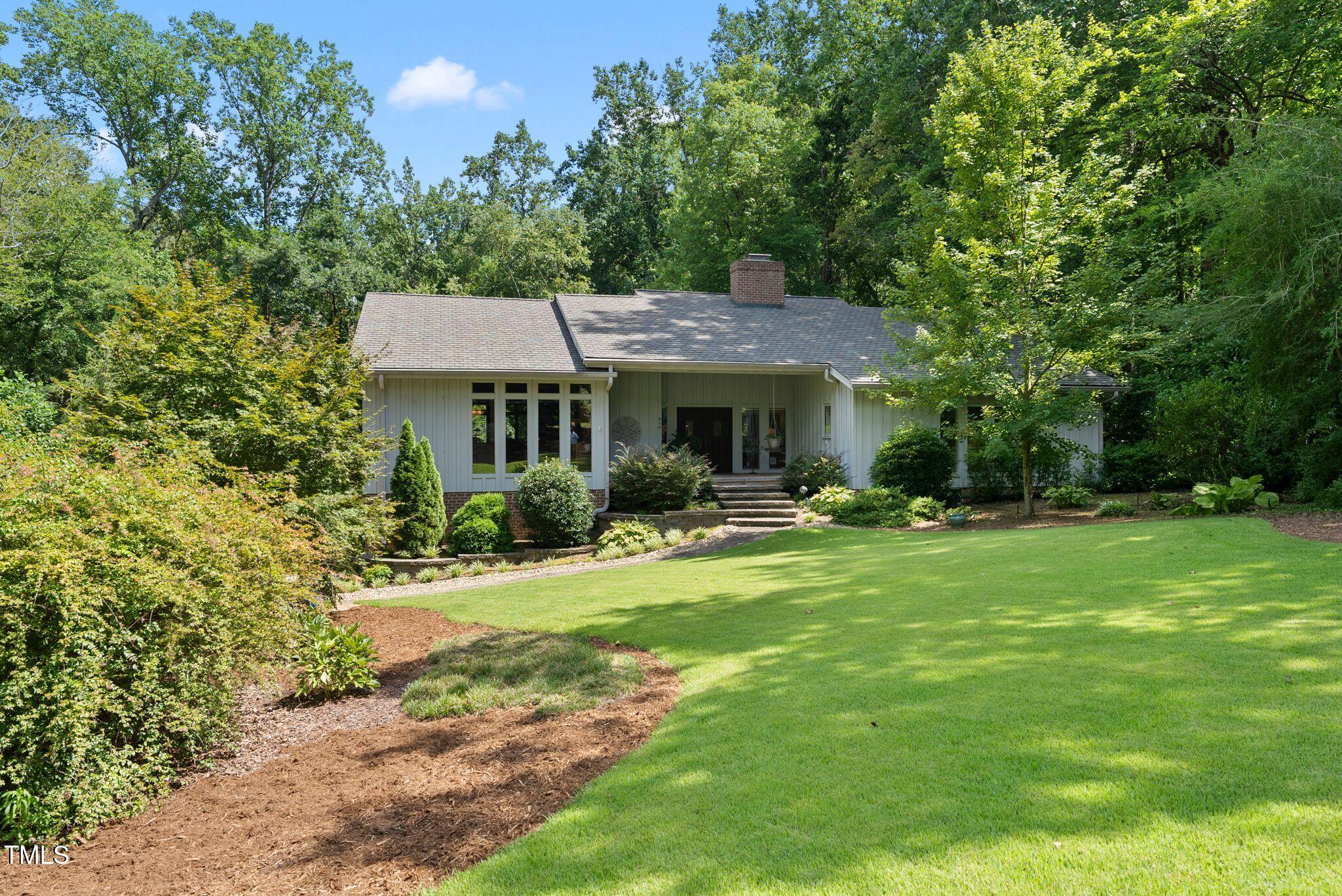 904 Willow Run South Drive