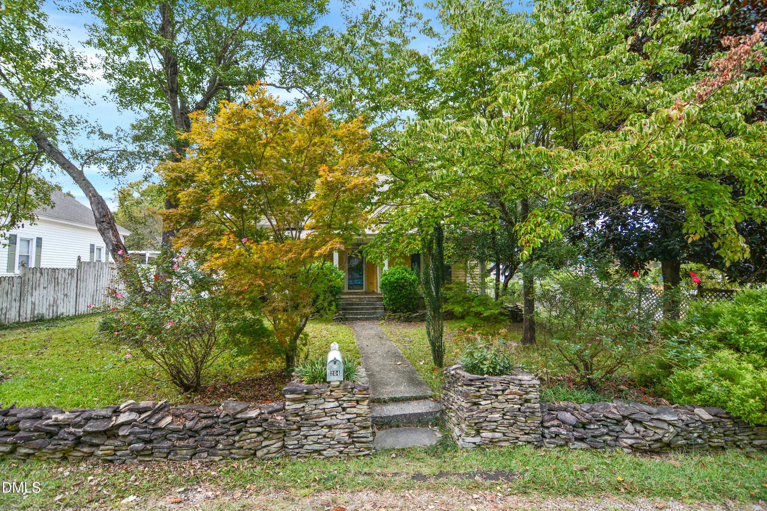 204 W Sycamore Street