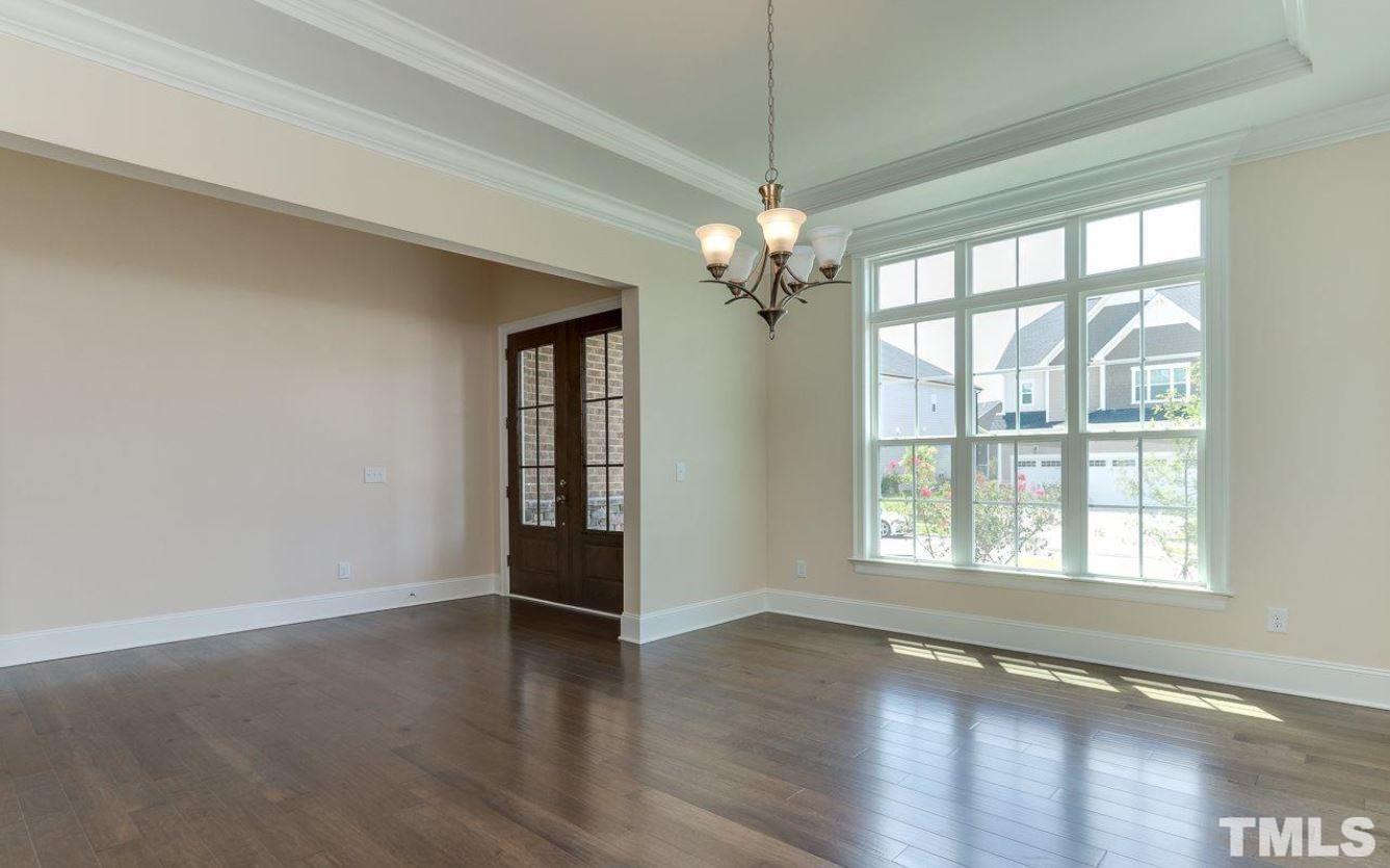 1325 Diamond Valley Drive