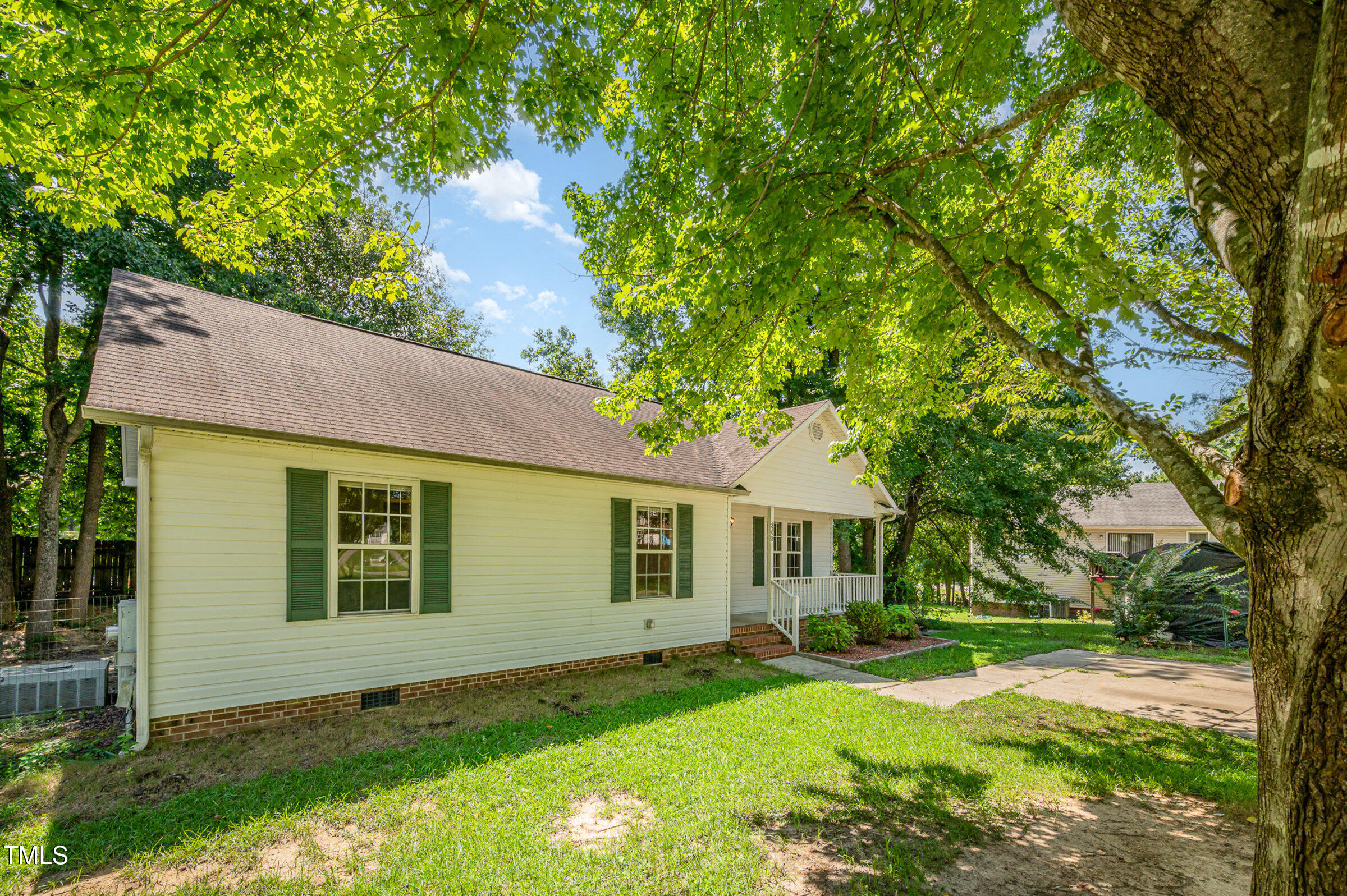 808 Kimpton Court