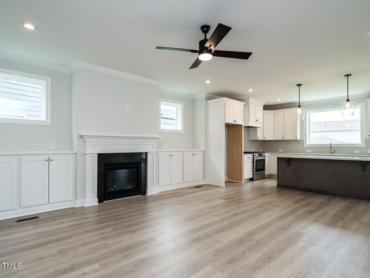 1812 Bright Lantern Way
