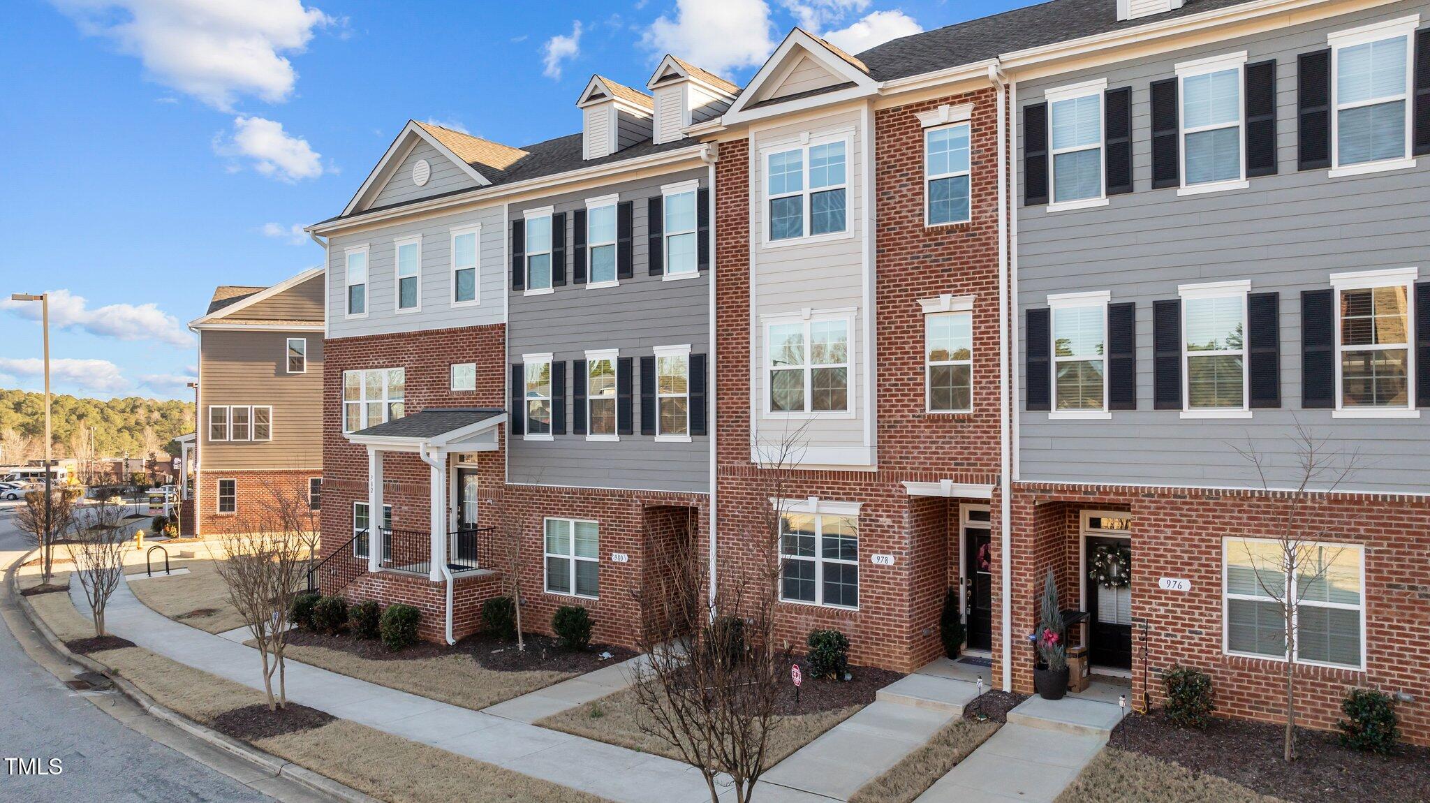 978 Gateway Commons Circle