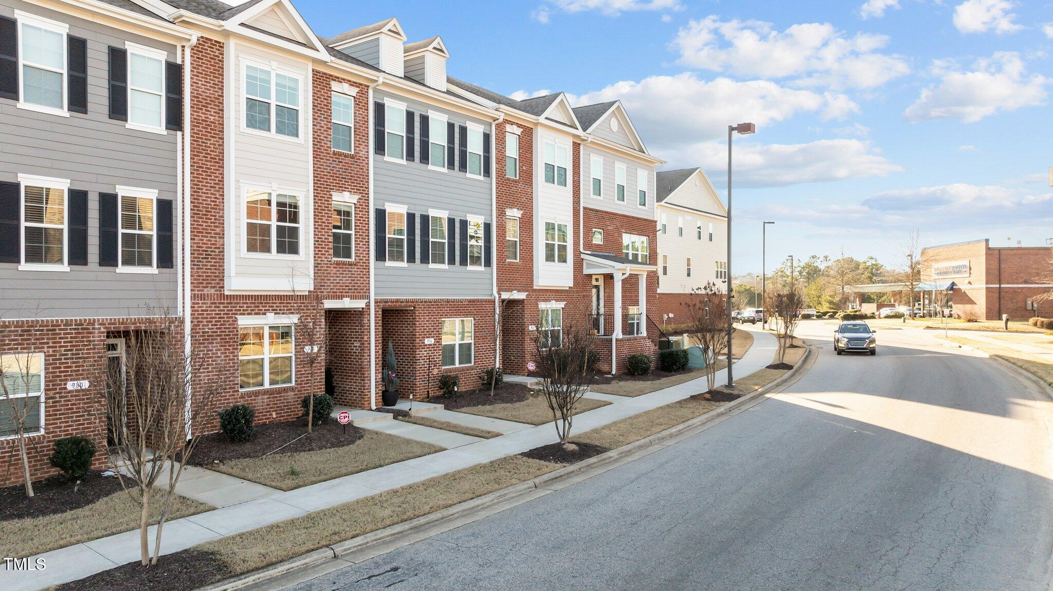 978 Gateway Commons Circle
