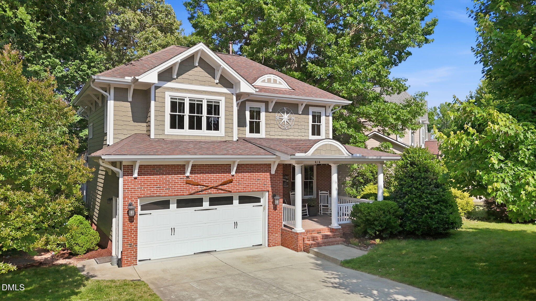 616 Lake Artesia Lane