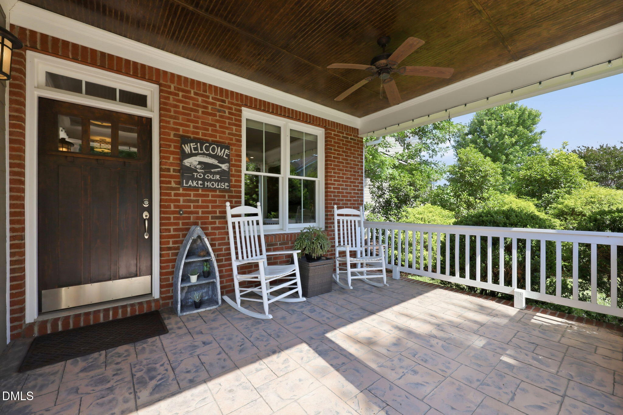 616 Lake Artesia Lane