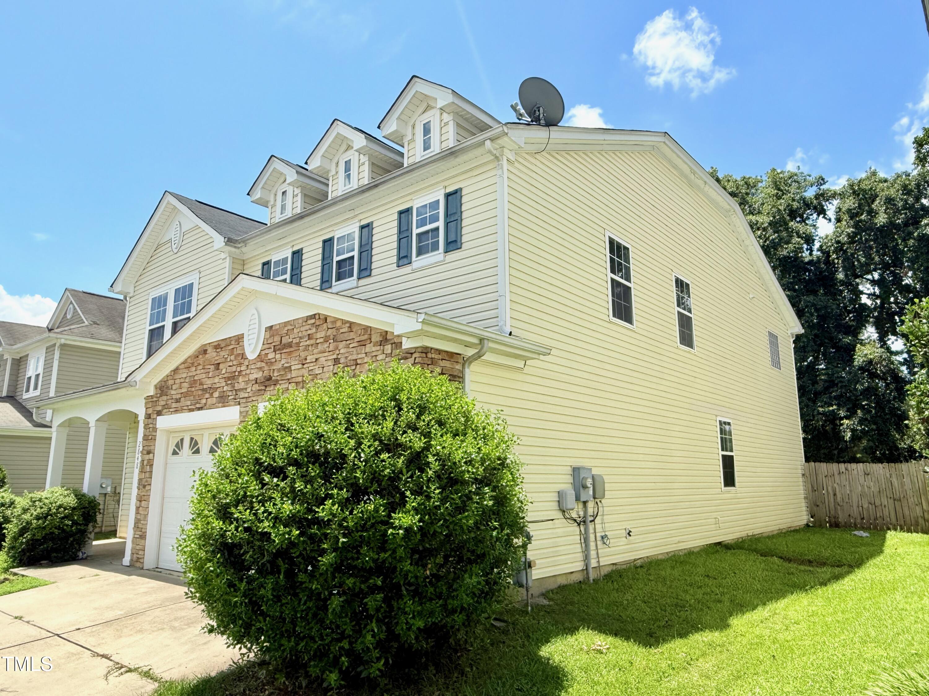 2848 Roundleaf Court