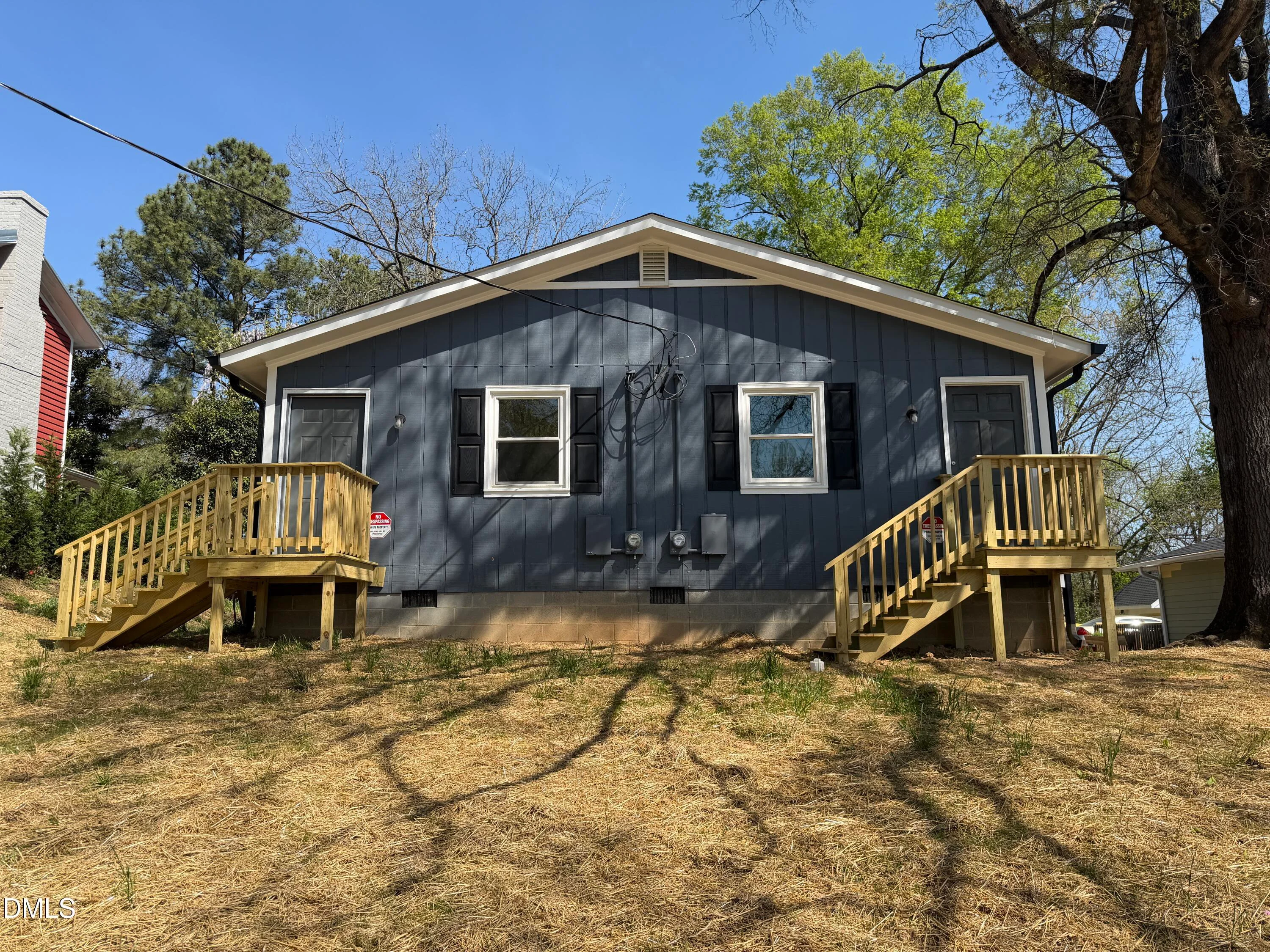 719 Holloway Street