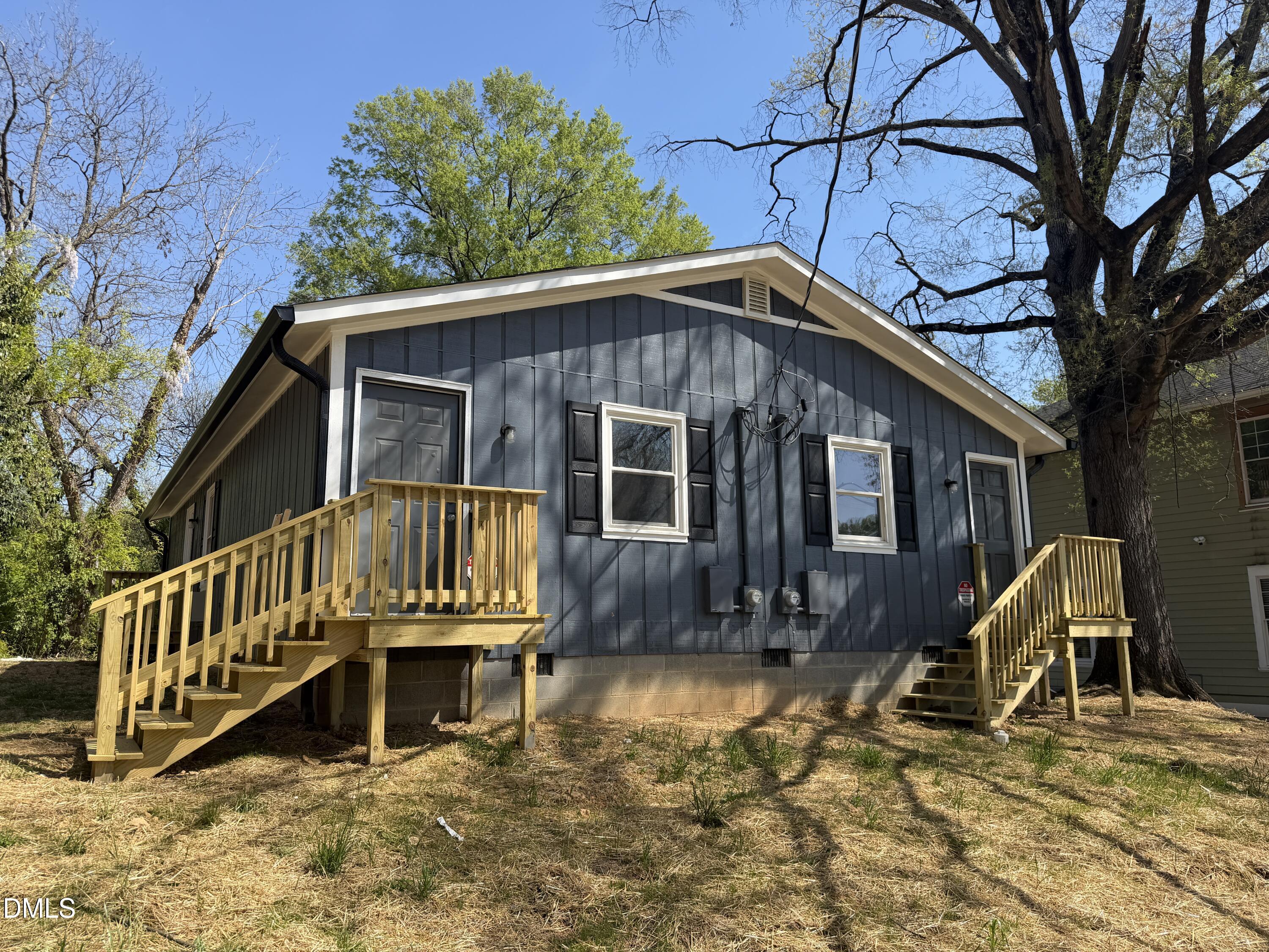 719 Holloway Street