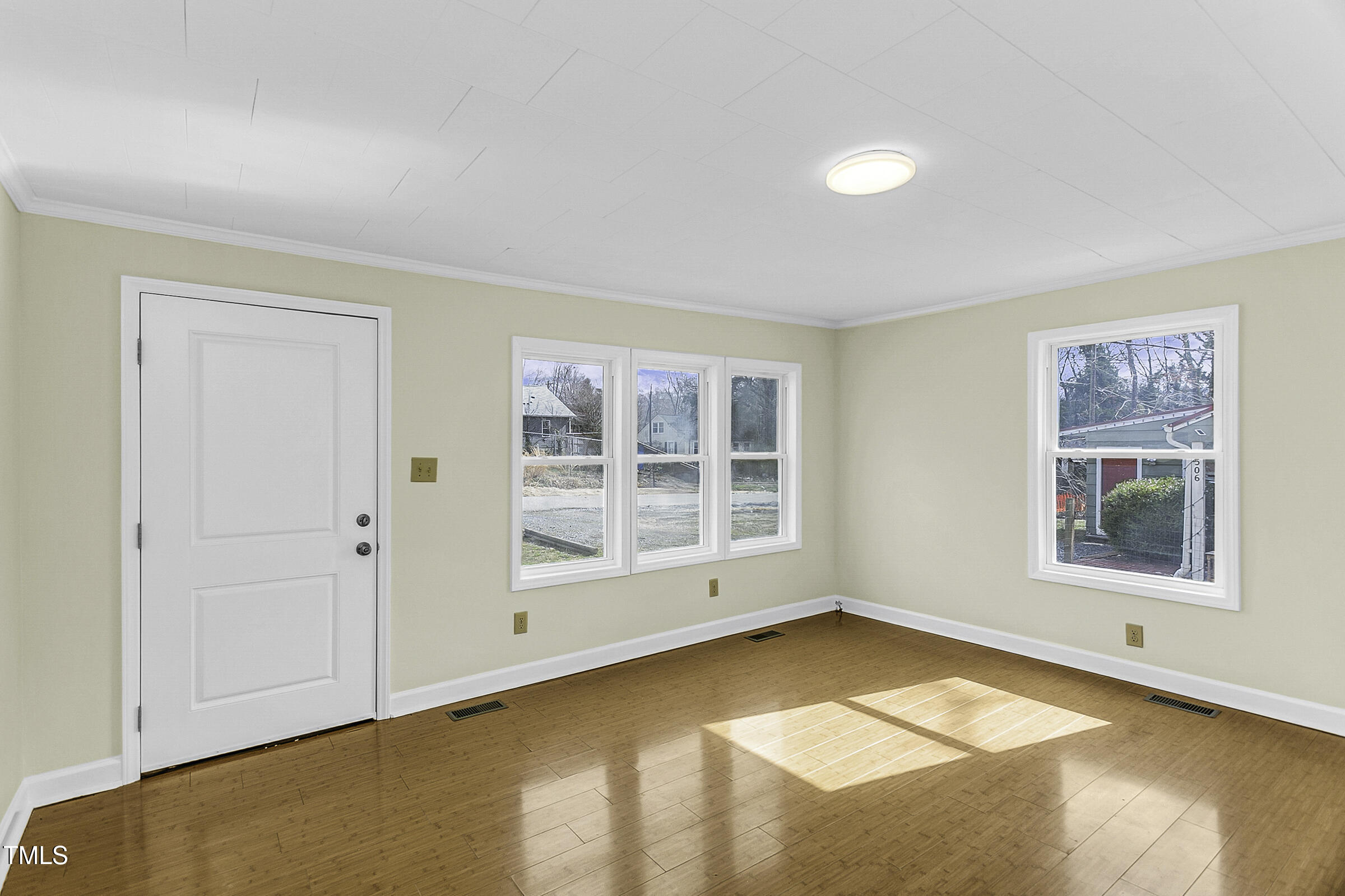 510 Short Street W