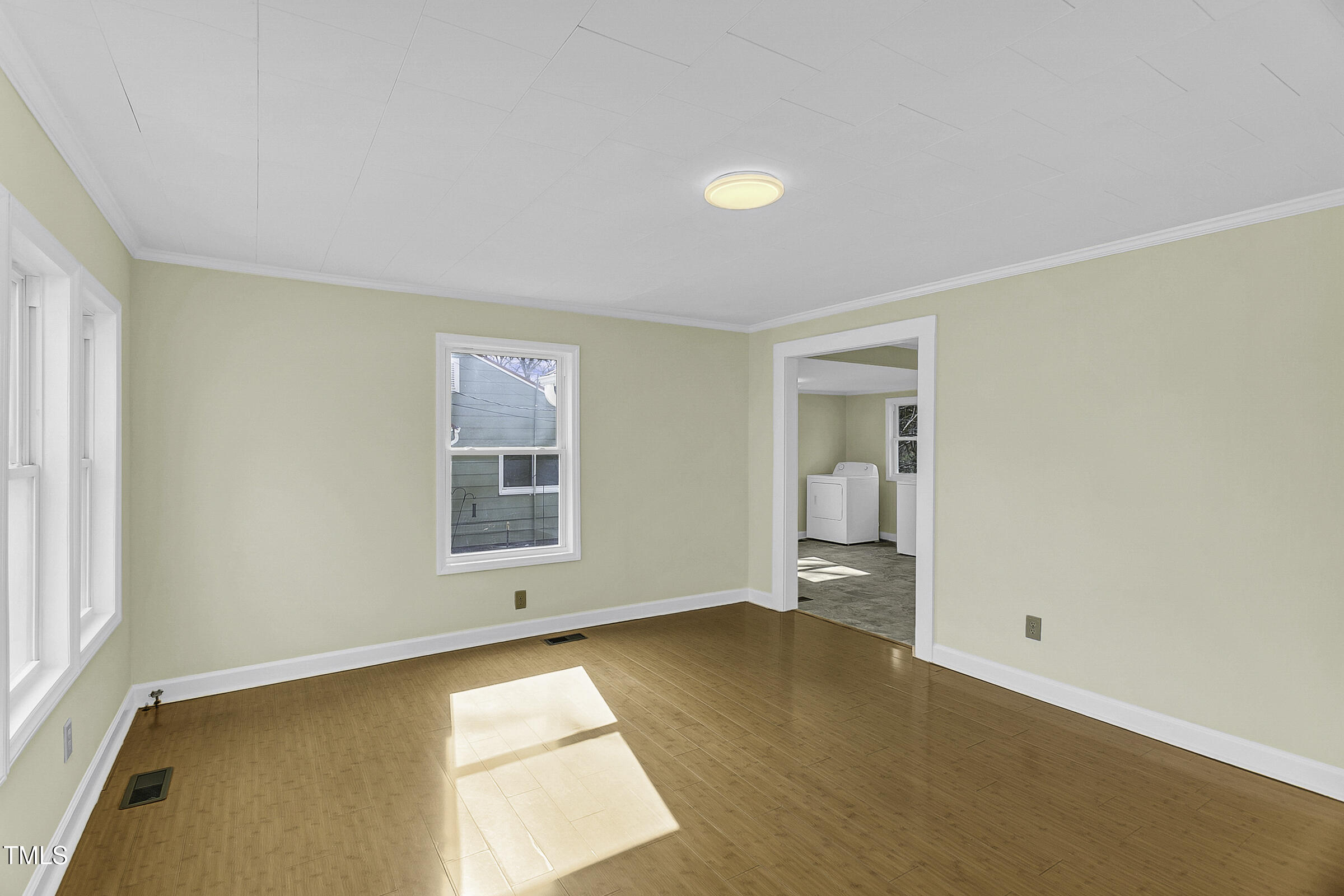 510 Short Street W