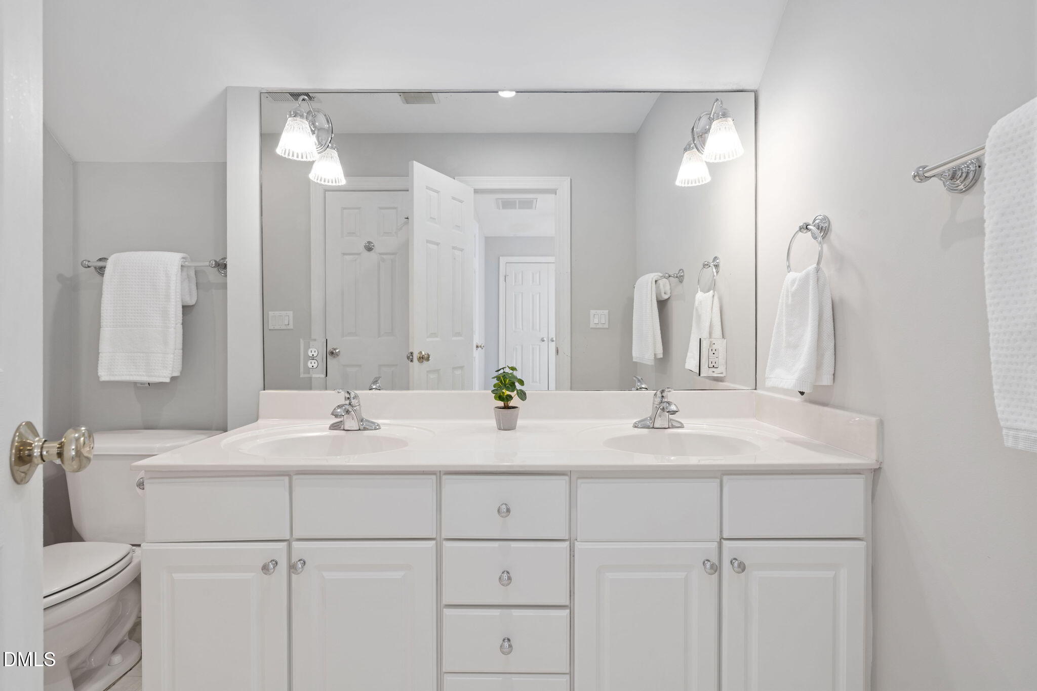 New Hill, North Carolina 27562, United States, 3 Bedrooms Bedrooms, ,4 BathroomsBathrooms,Residential,Active,236560