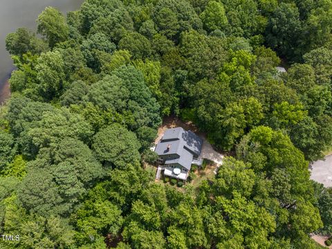 A home in Holly Springs