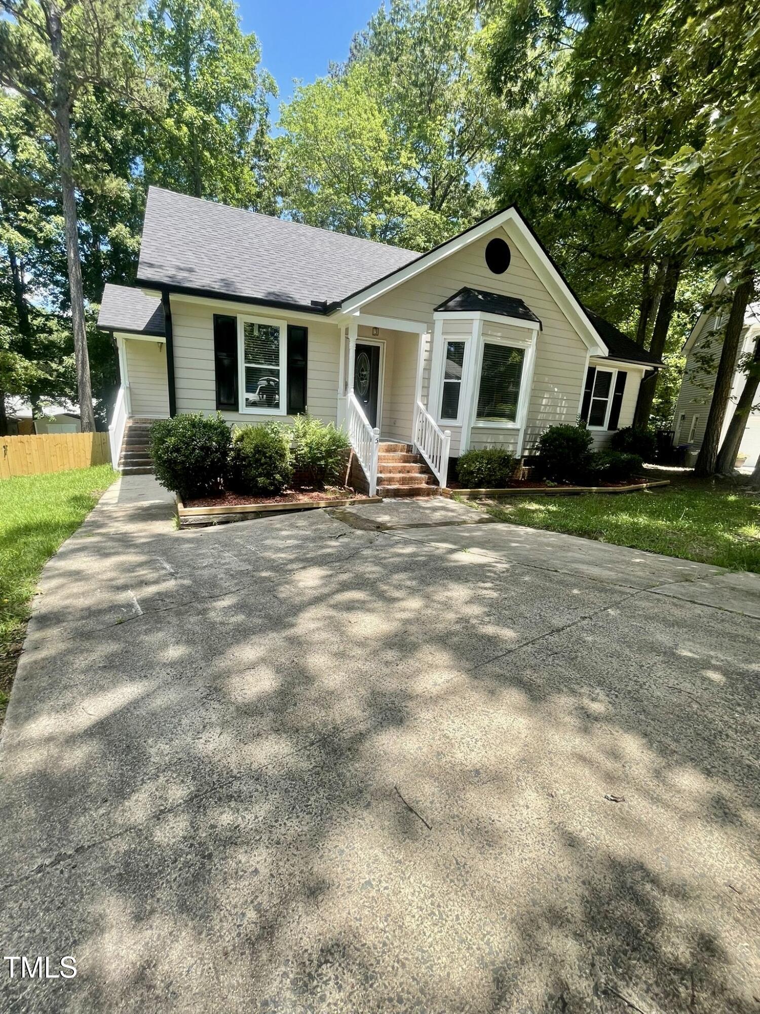 5 Sue Ann Court