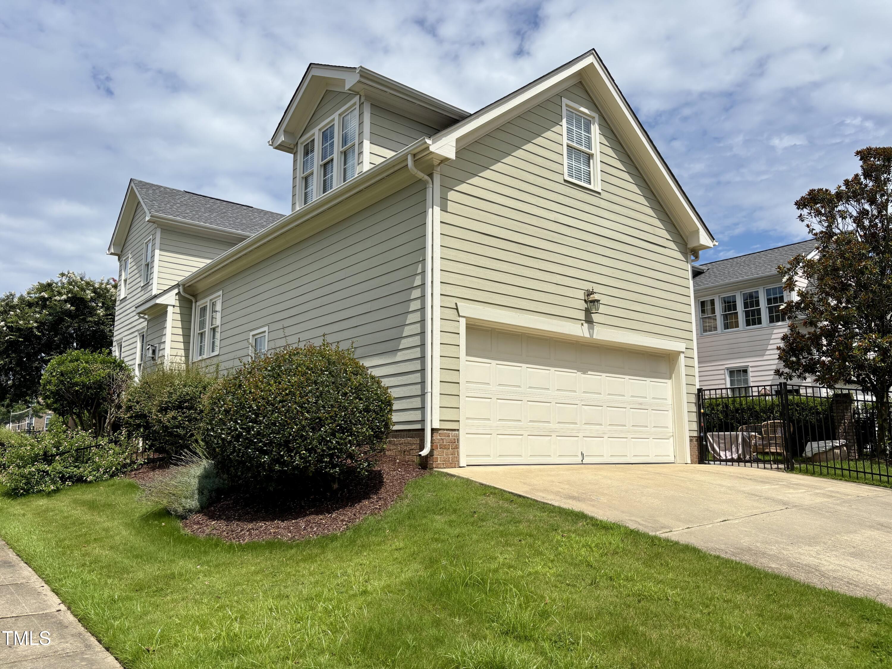 327 Commons Walk Circle