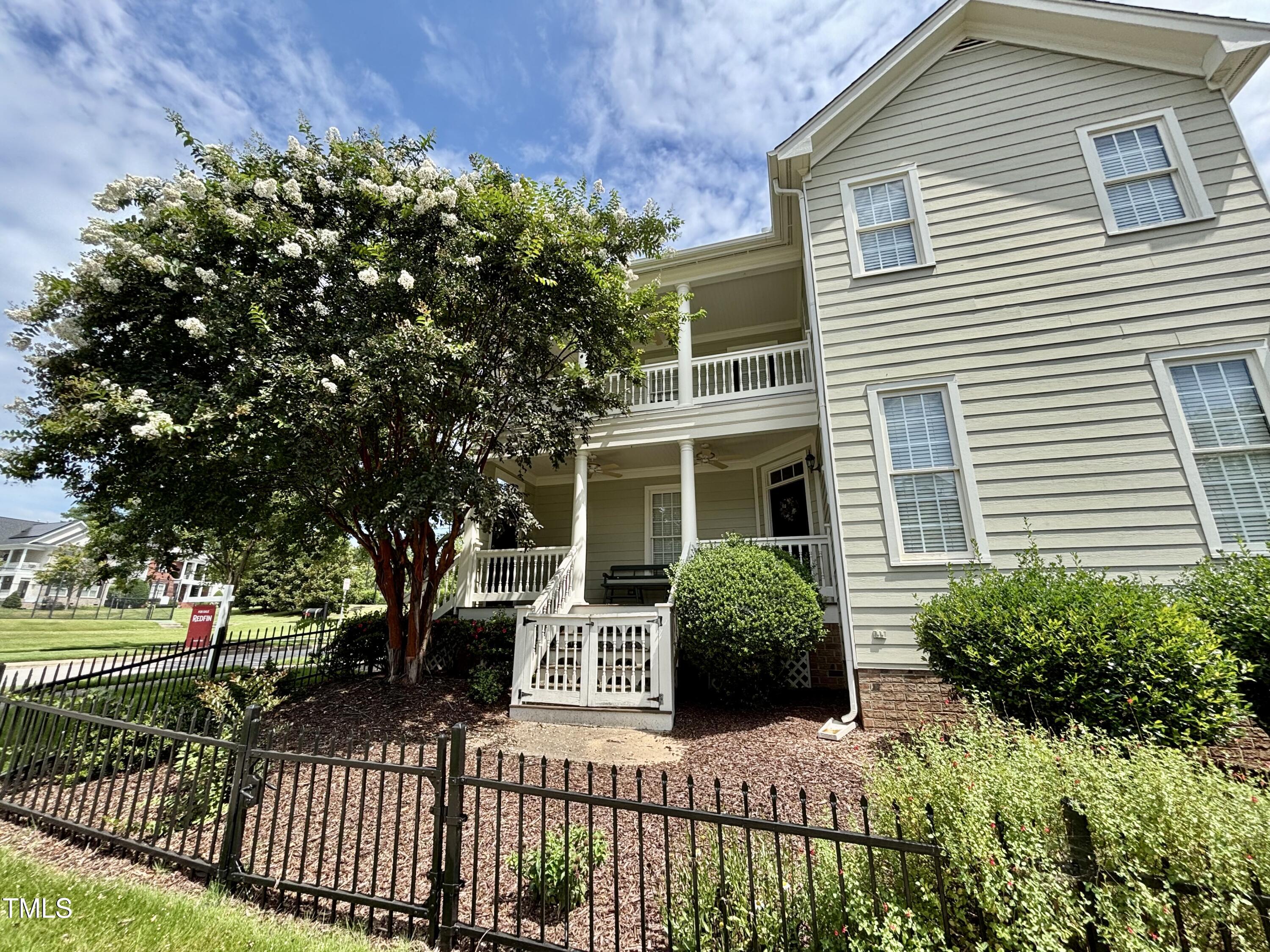 327 Commons Walk Circle