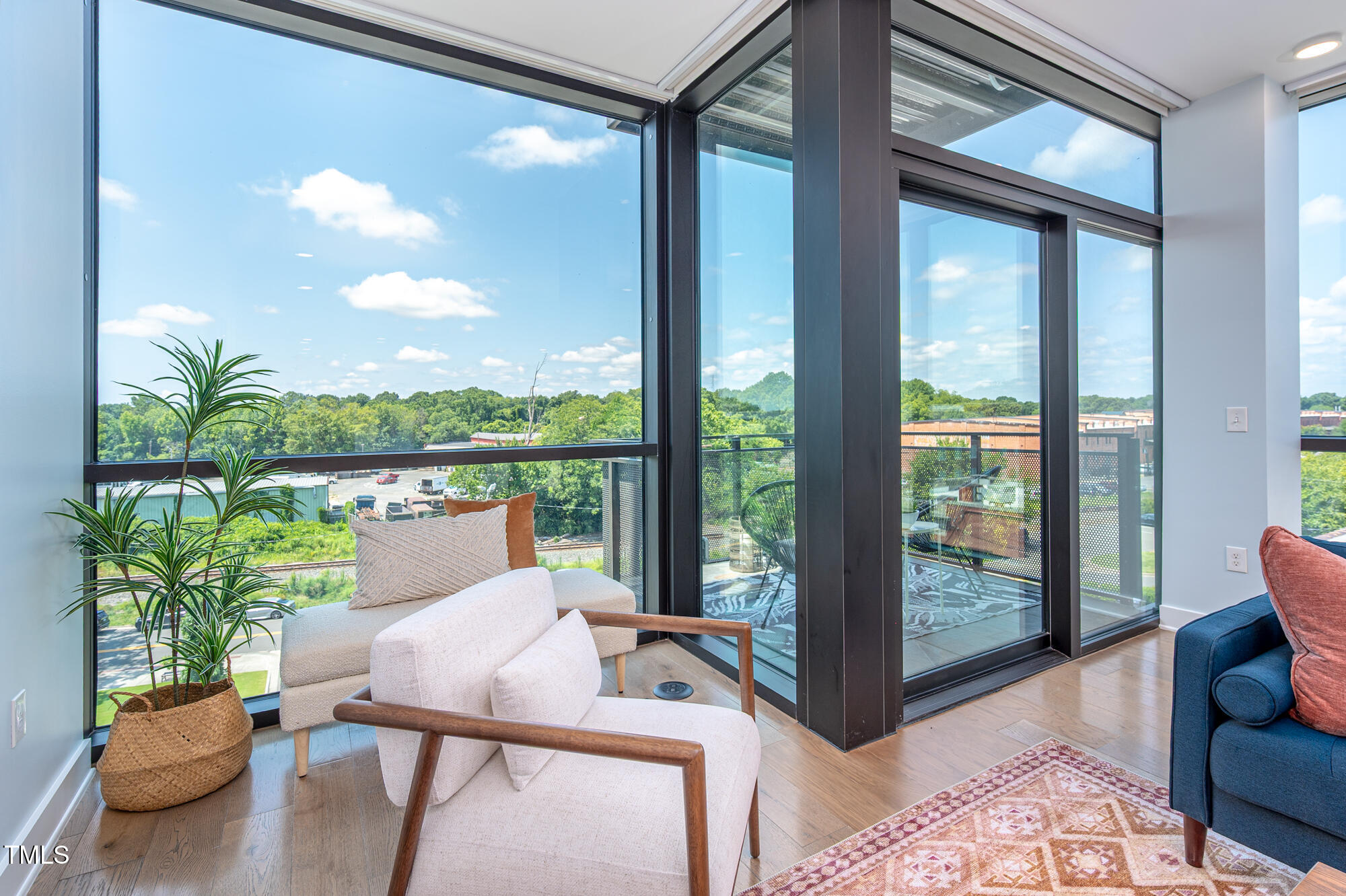 1105 W Main Street 506
