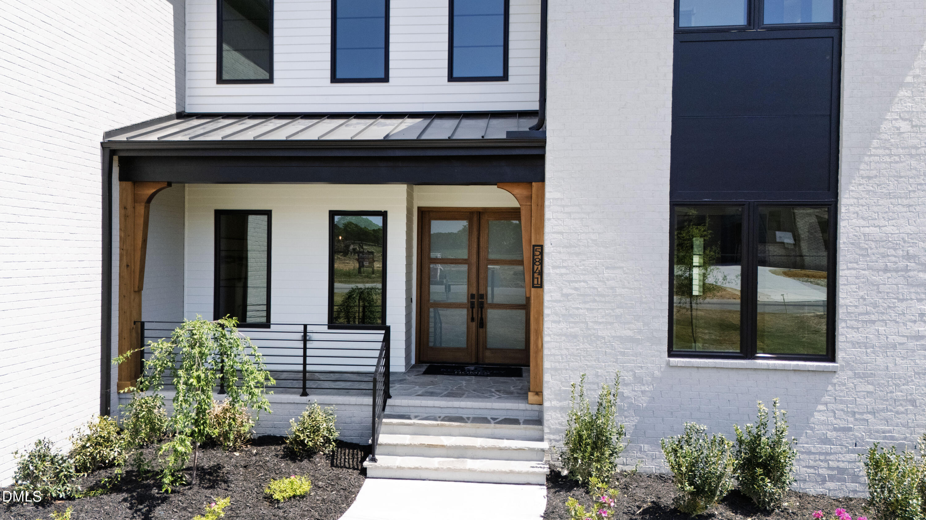 5841 Carriage Gate Drive